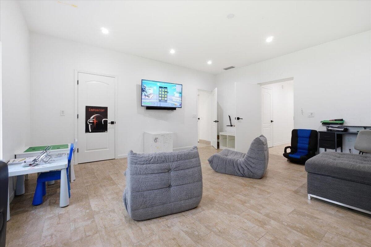 20100 NE 20th Court 0, Miami, FL 33179 — photo 30 of 32