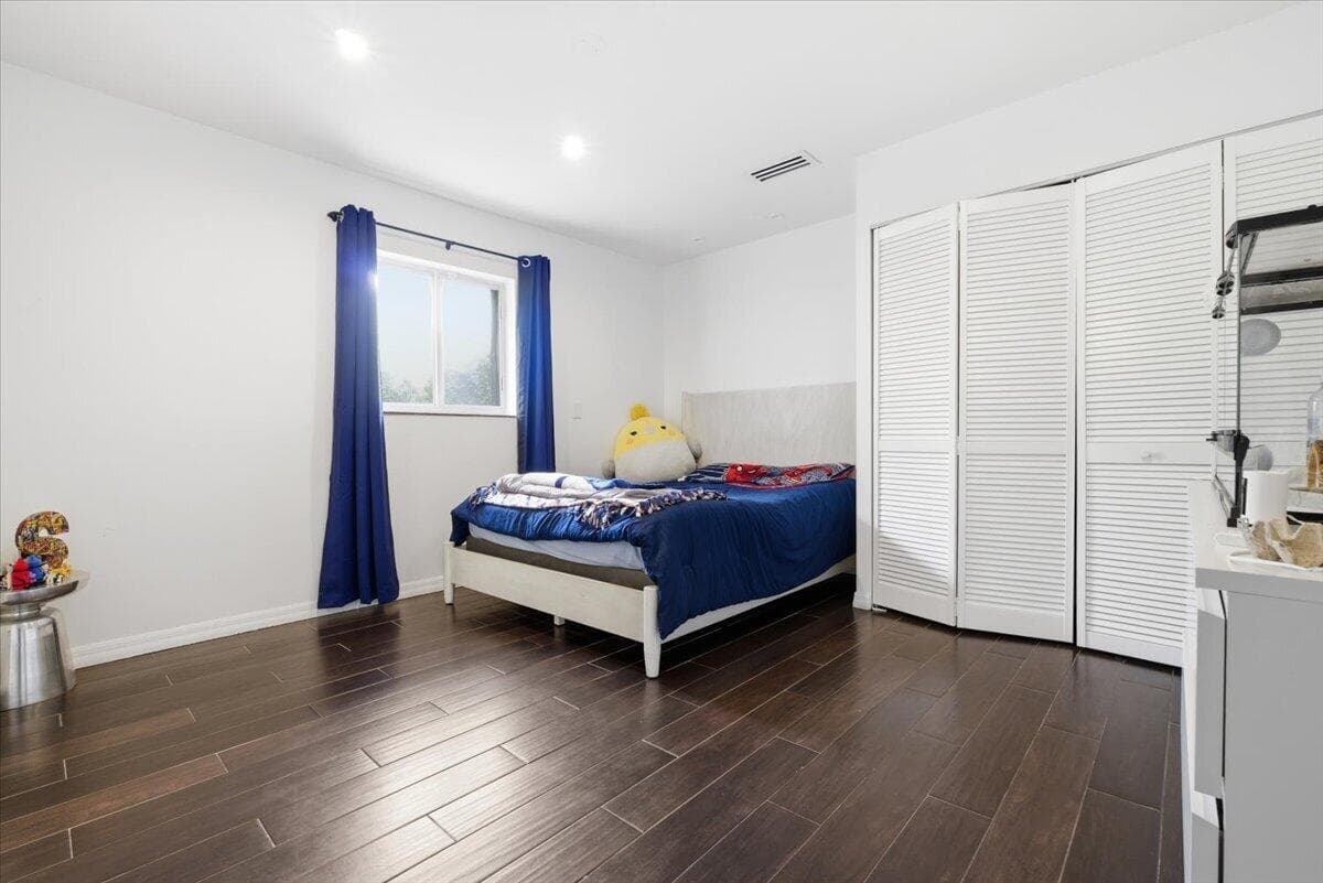 20100 NE 20th Court 0, Miami, FL 33179 — photo 29 of 32