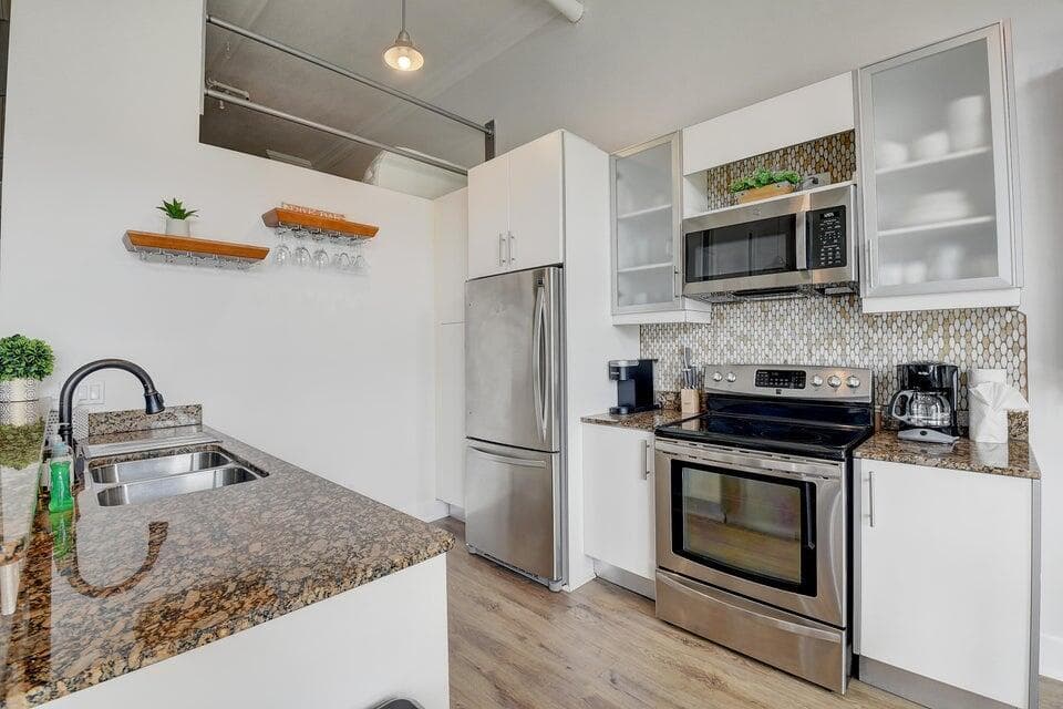 185 NE 4th Avenue 210, Delray Beach, FL 33483 — photo 3 of 28
