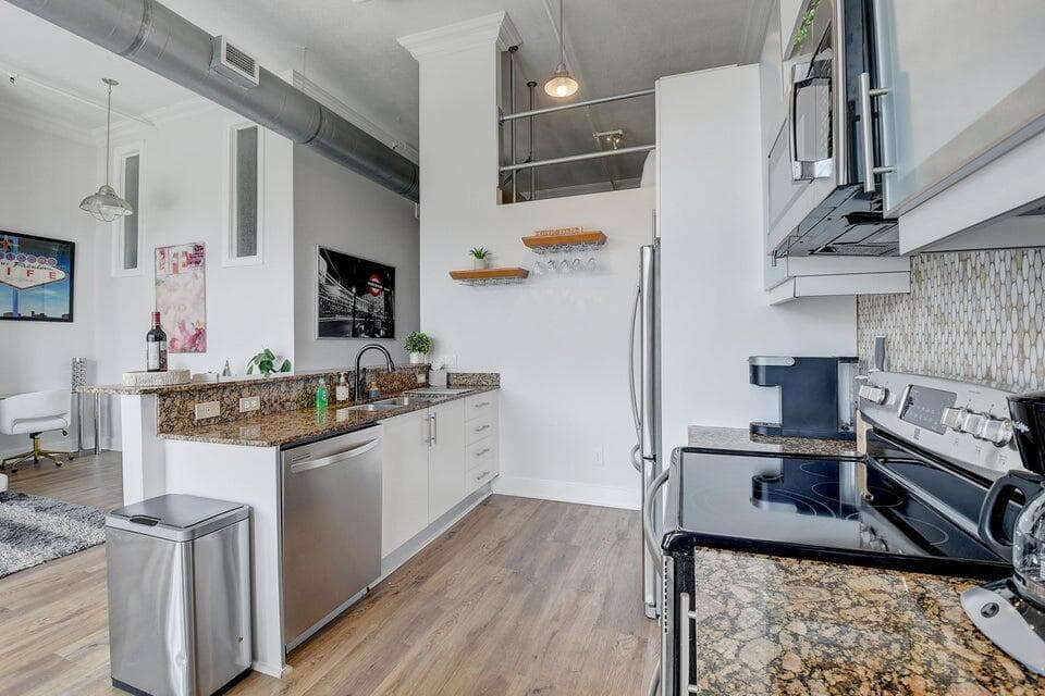 185 NE 4th Avenue 210, Delray Beach, FL 33483 — photo 4 of 28