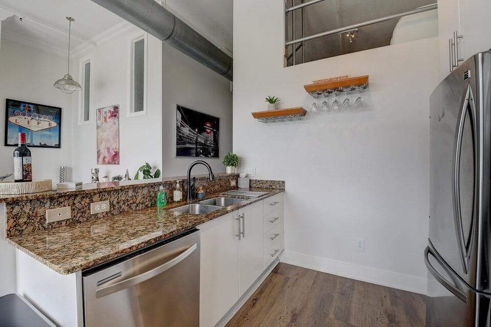 185 NE 4th Avenue 210, Delray Beach, FL 33483 — photo 5 of 28