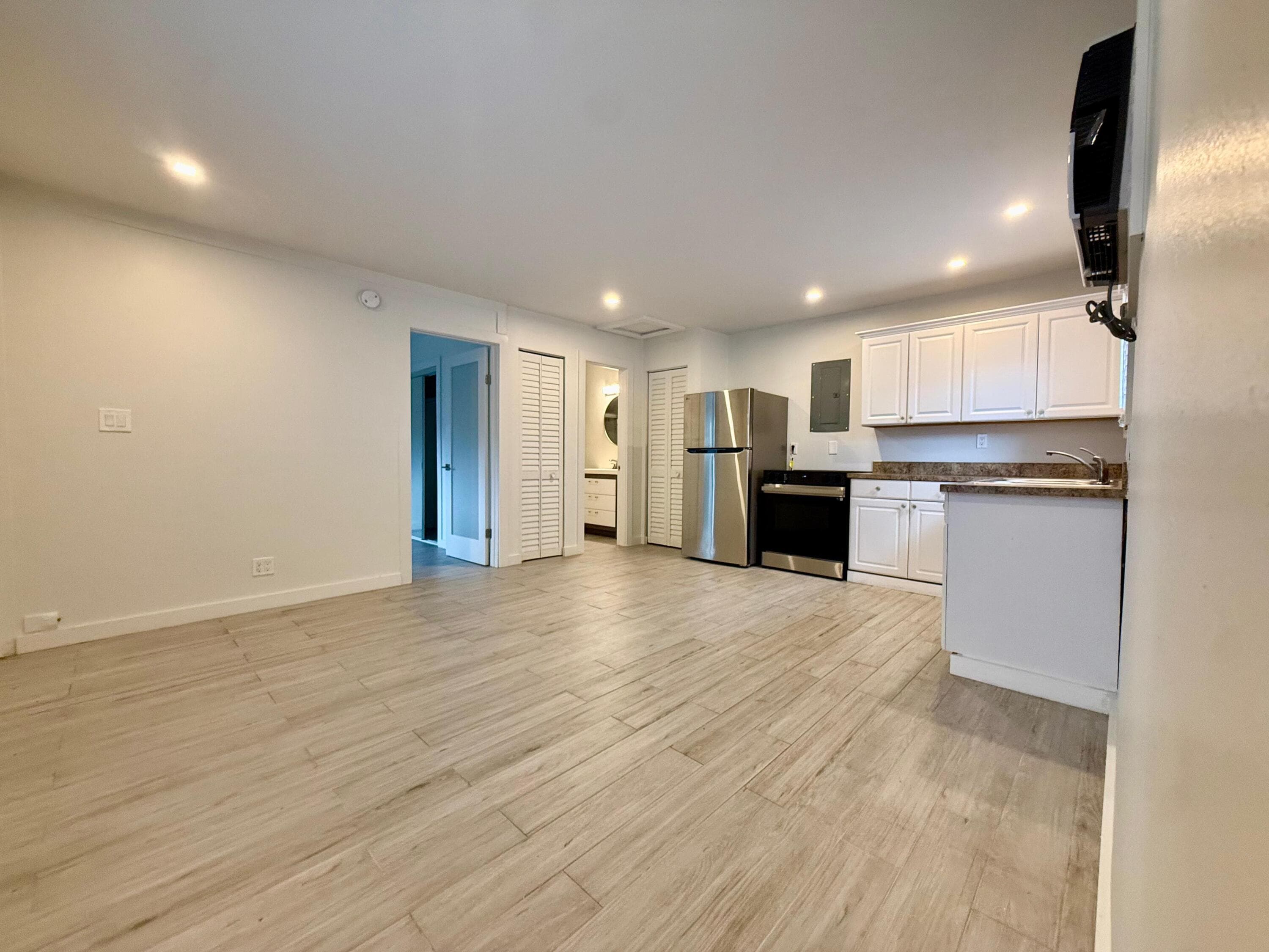 1215 NE 17th Avenue Unit 6, Fort Lauderdale, FL 33304 — photo 2 of 9