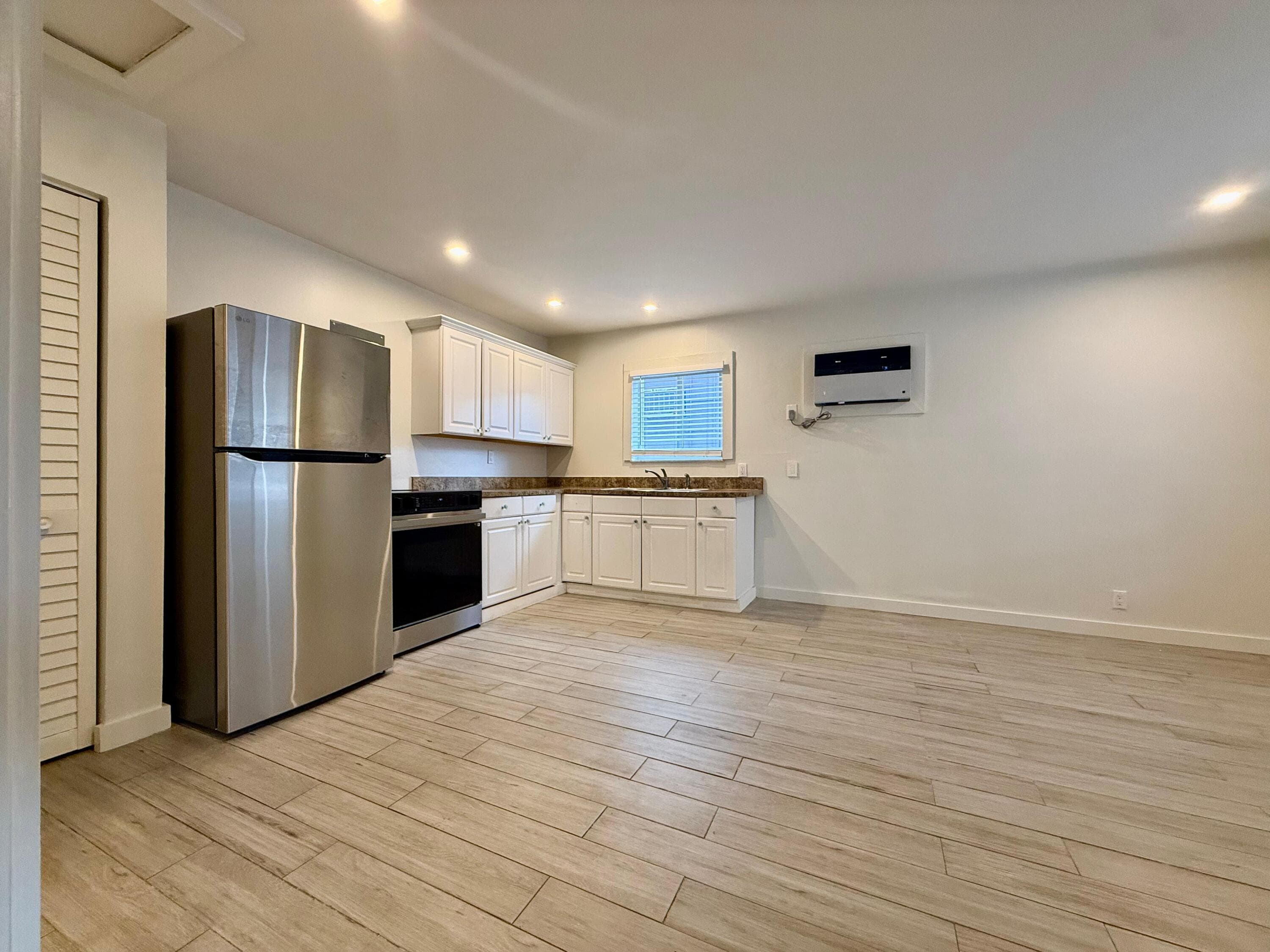 1215 NE 17th Avenue Unit 6, Fort Lauderdale, FL 33304 — photo 1 of 9