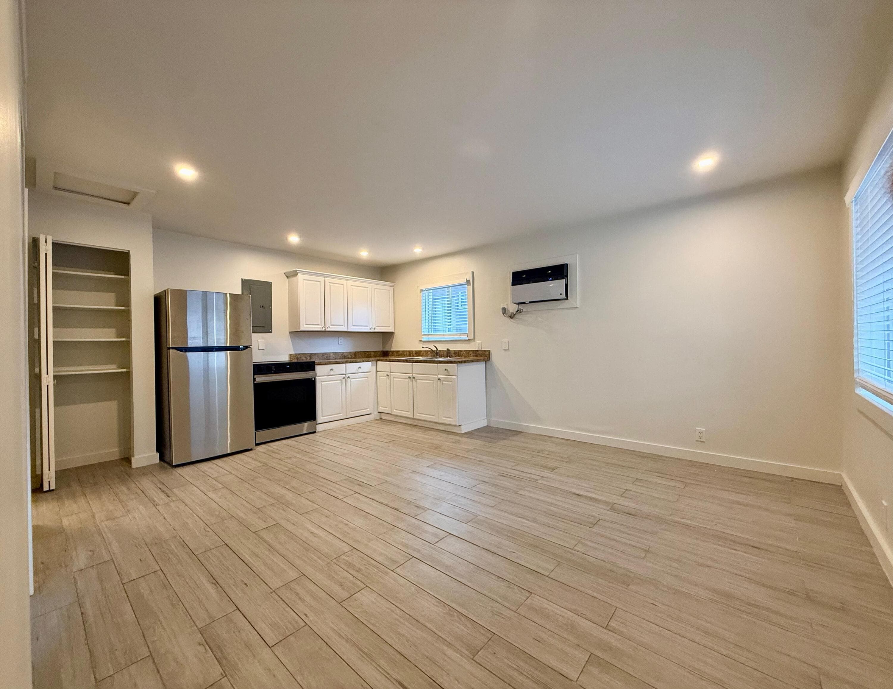 1215 NE 17th Avenue Unit 6, Fort Lauderdale, FL 33304 — photo 4 of 9
