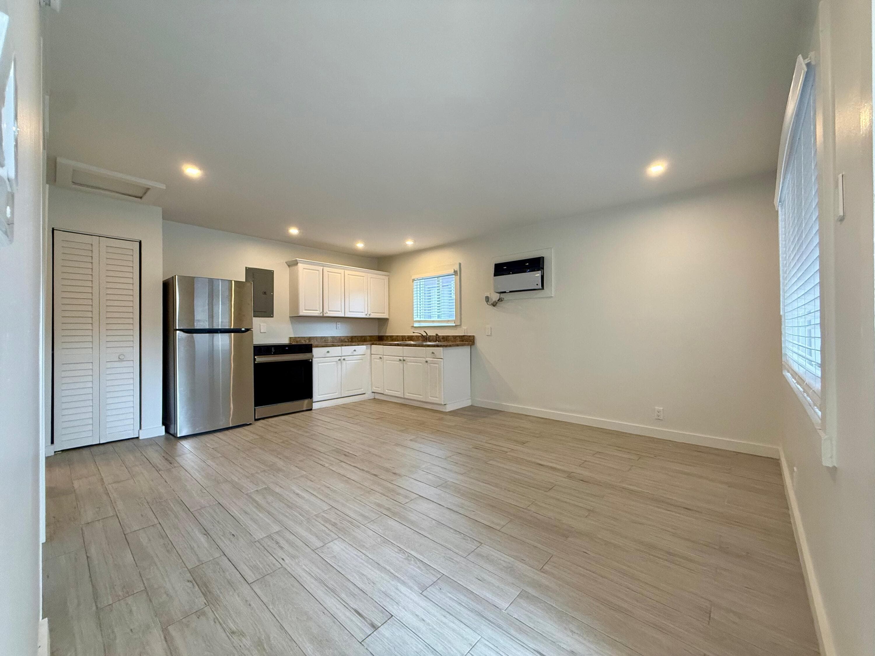 1215 NE 17th Avenue Unit 6, Fort Lauderdale, FL 33304 — photo 5 of 9