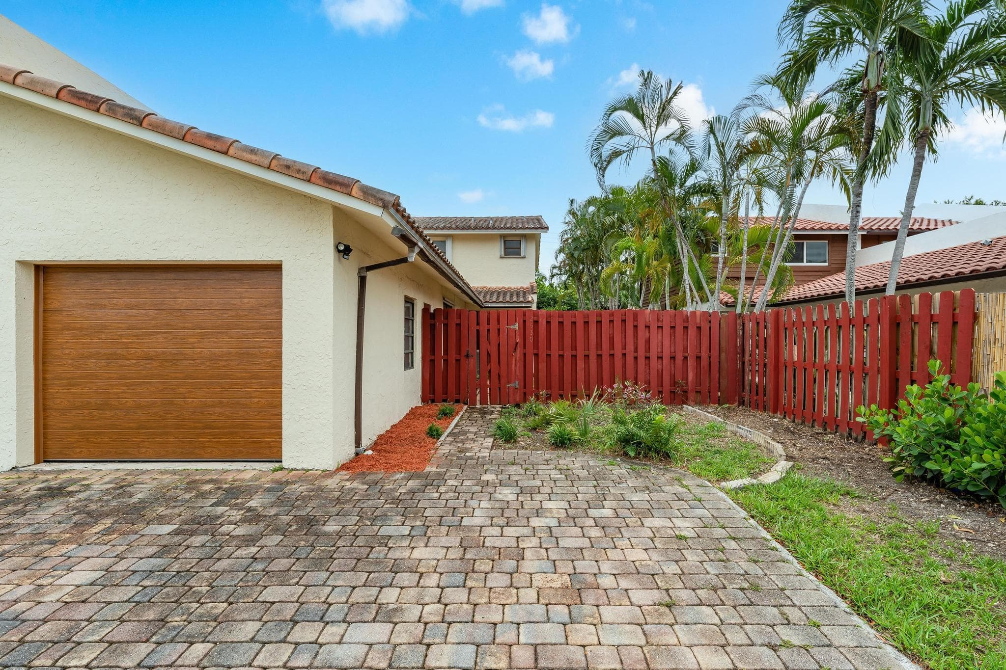 2530 NE 9th Street 1, Fort Lauderdale, FL 33304 — photo 3 of 28
