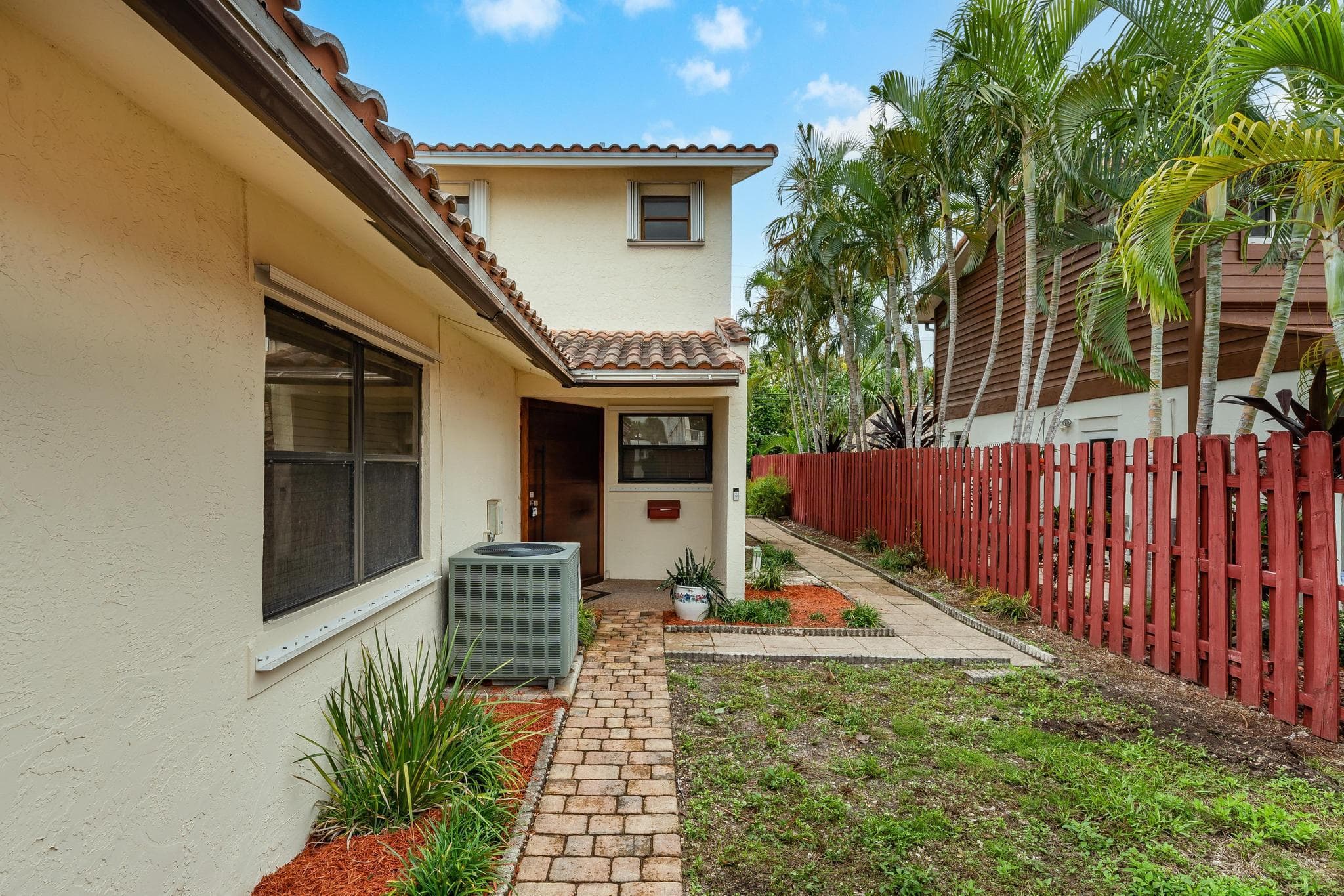 2530 NE 9th Street 1, Fort Lauderdale, FL 33304 — photo 5 of 28