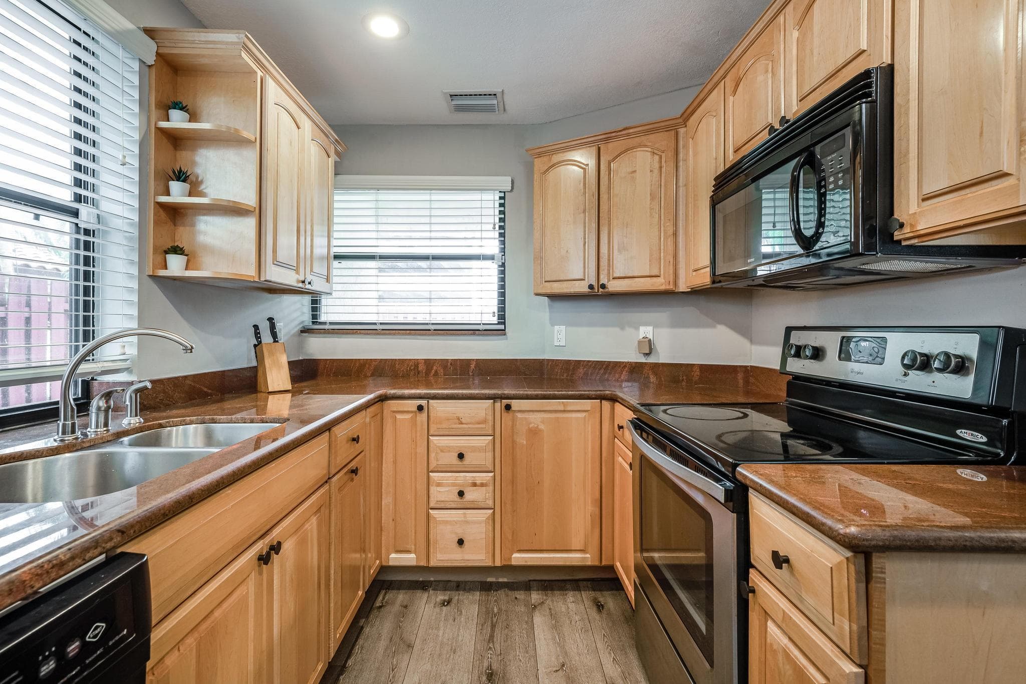 2530 NE 9th Street 1, Fort Lauderdale, FL 33304 — photo 14 of 28