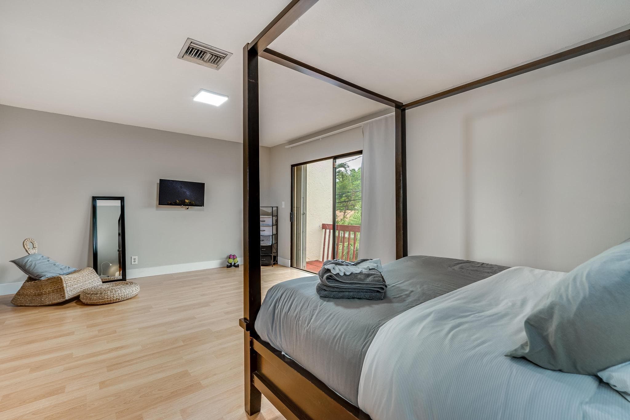 2530 NE 9th Street 1, Fort Lauderdale, FL 33304 — photo 19 of 28
