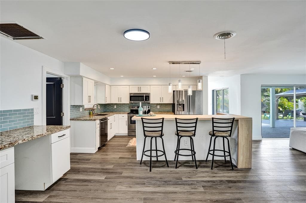 1710 SW 6th Avenue, Pompano Beach, FL 33060 — photo 4 of 50
