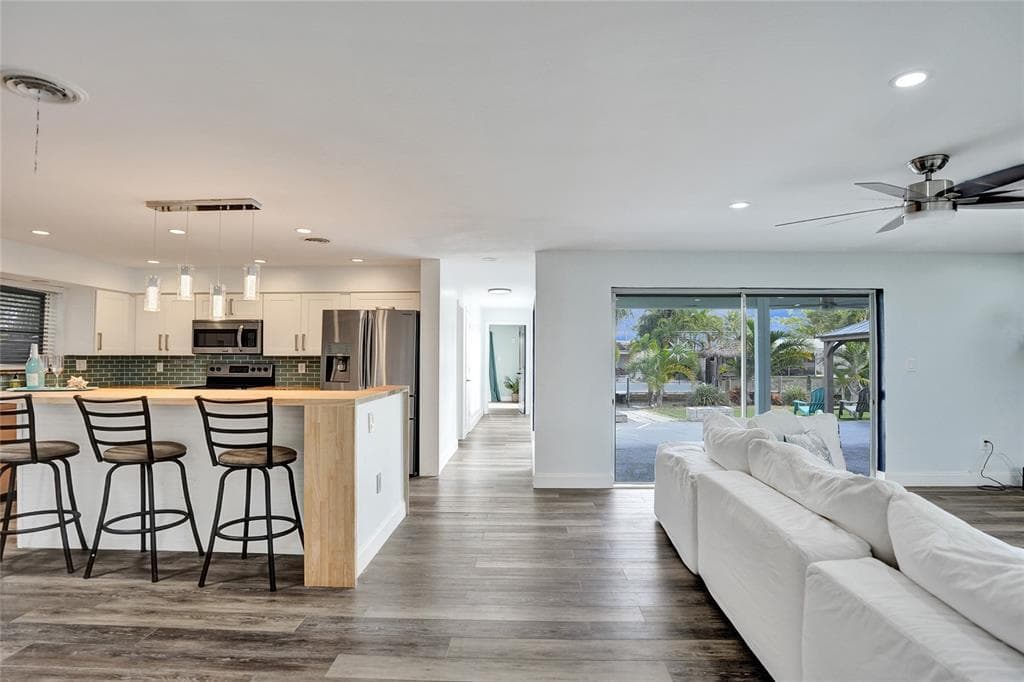 1710 SW 6th Avenue, Pompano Beach, FL 33060 — photo 10 of 50
