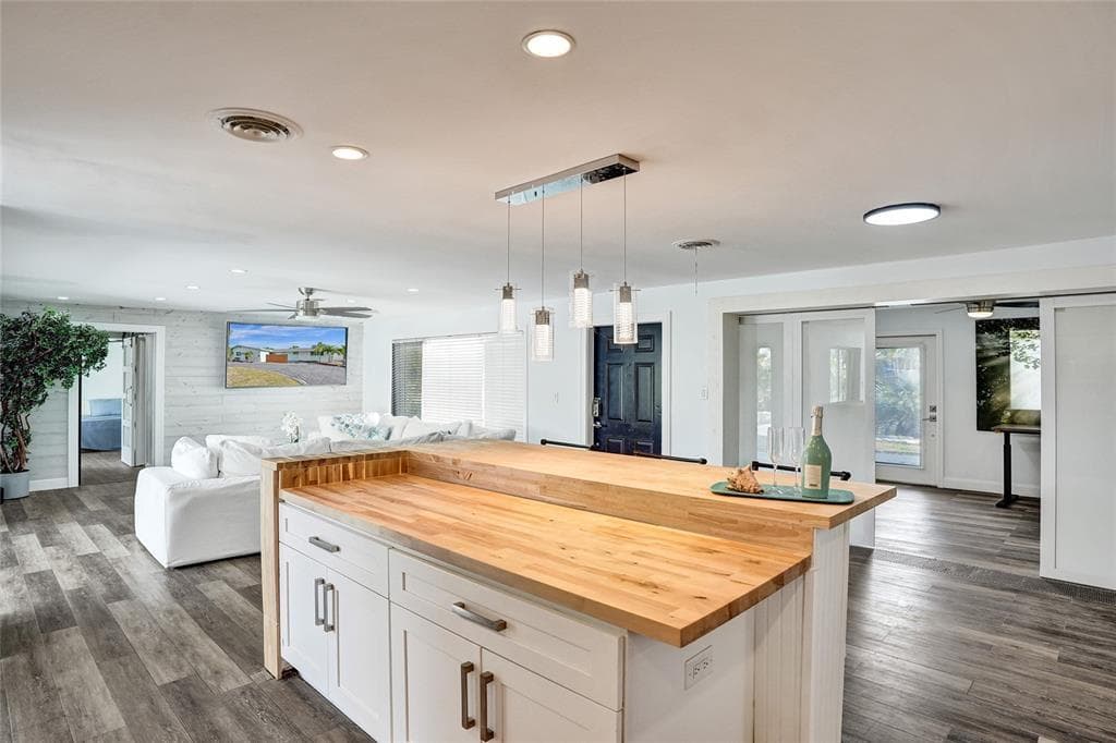 1710 SW 6th Avenue, Pompano Beach, FL 33060 — photo 11 of 50