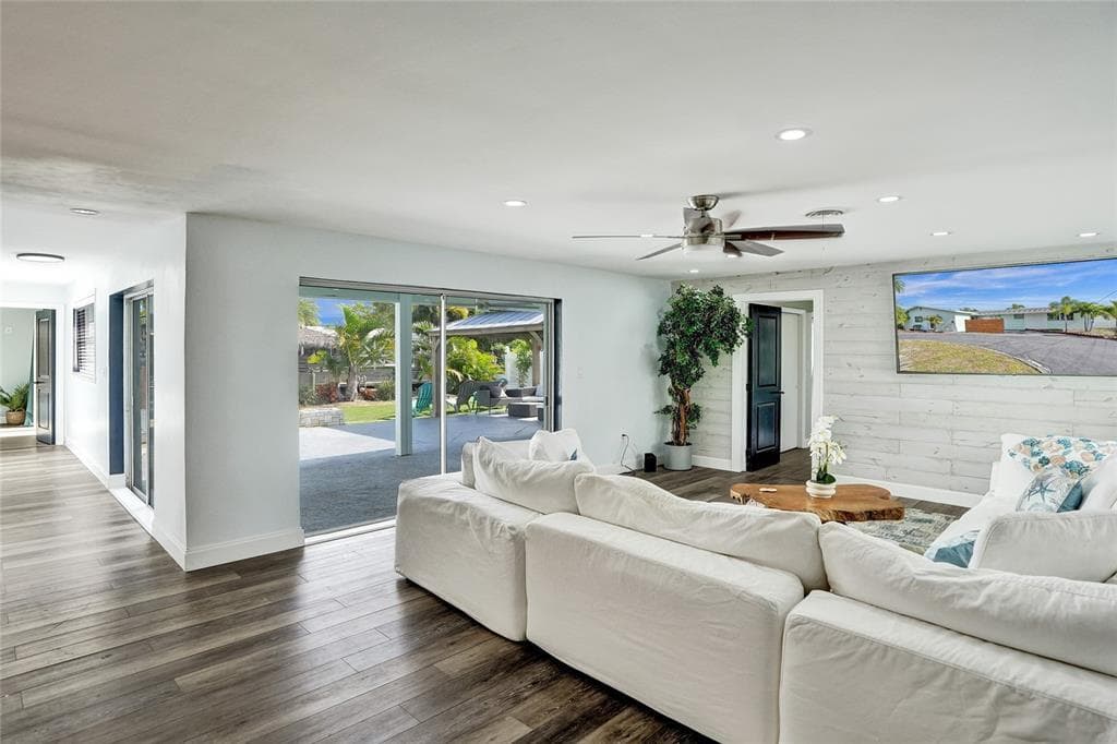 1710 SW 6th Avenue, Pompano Beach, FL 33060 — photo 12 of 50