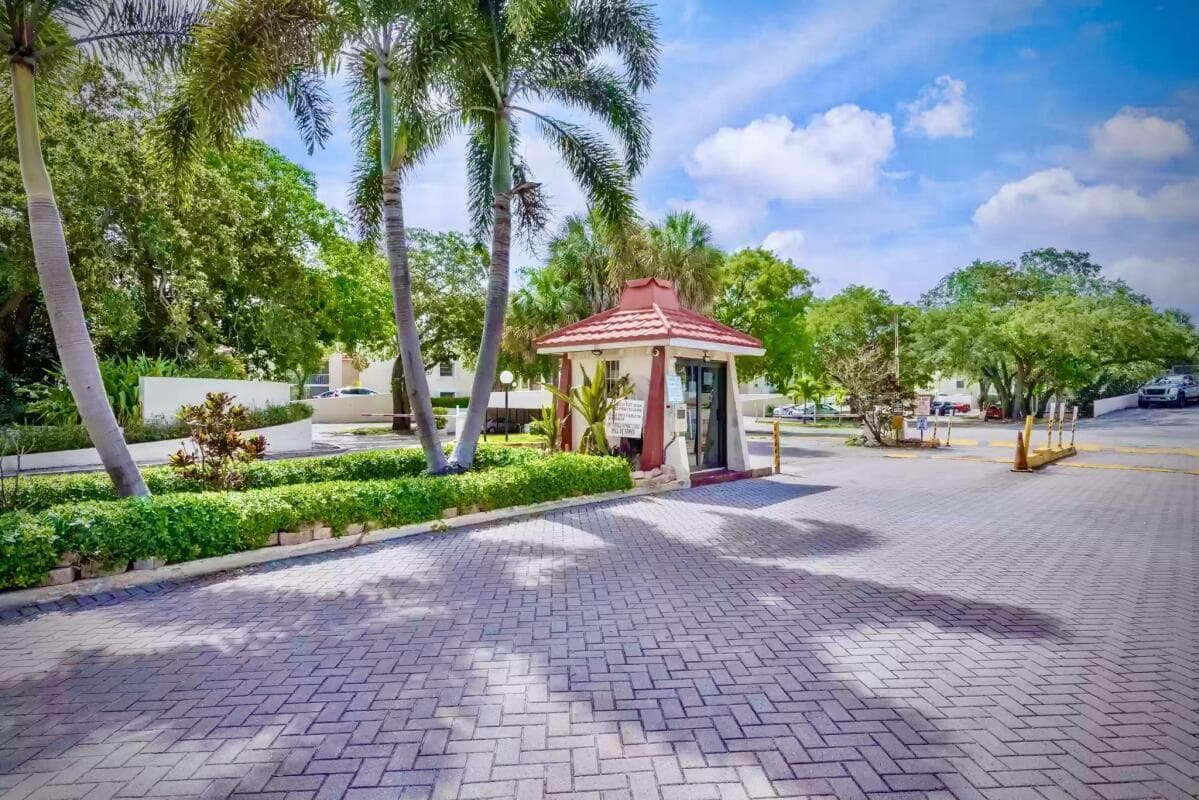 616 NW 13th Street 24, Boca Raton, FL 33486 — photo 2 of 30