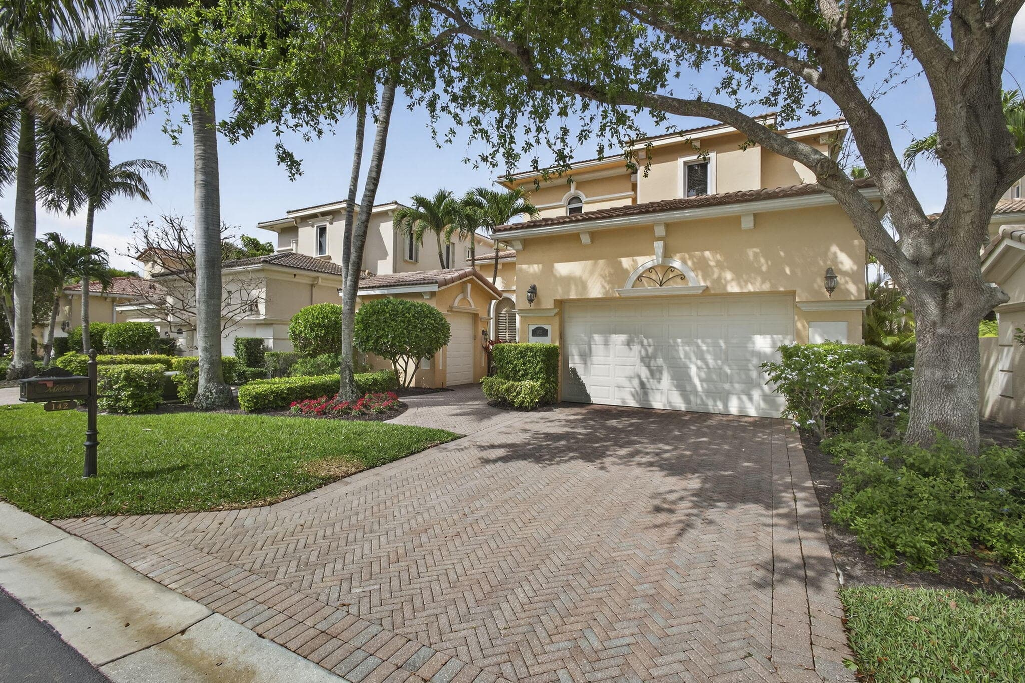 142 Viera Drive, Palm Beach Gardens, FL 33418 — photo 3 of 93
