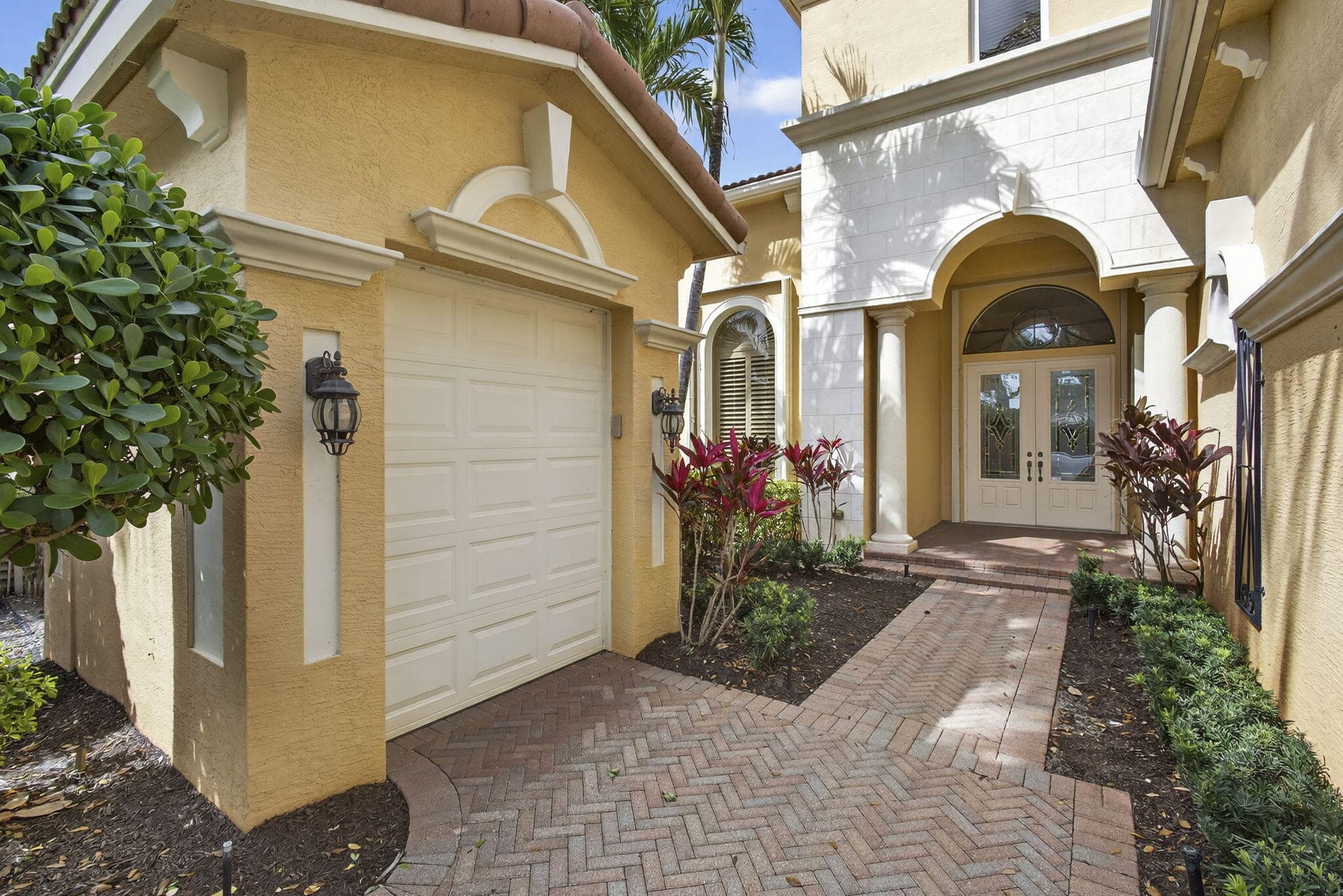 142 Viera Drive, Palm Beach Gardens, FL 33418 — photo 5 of 93