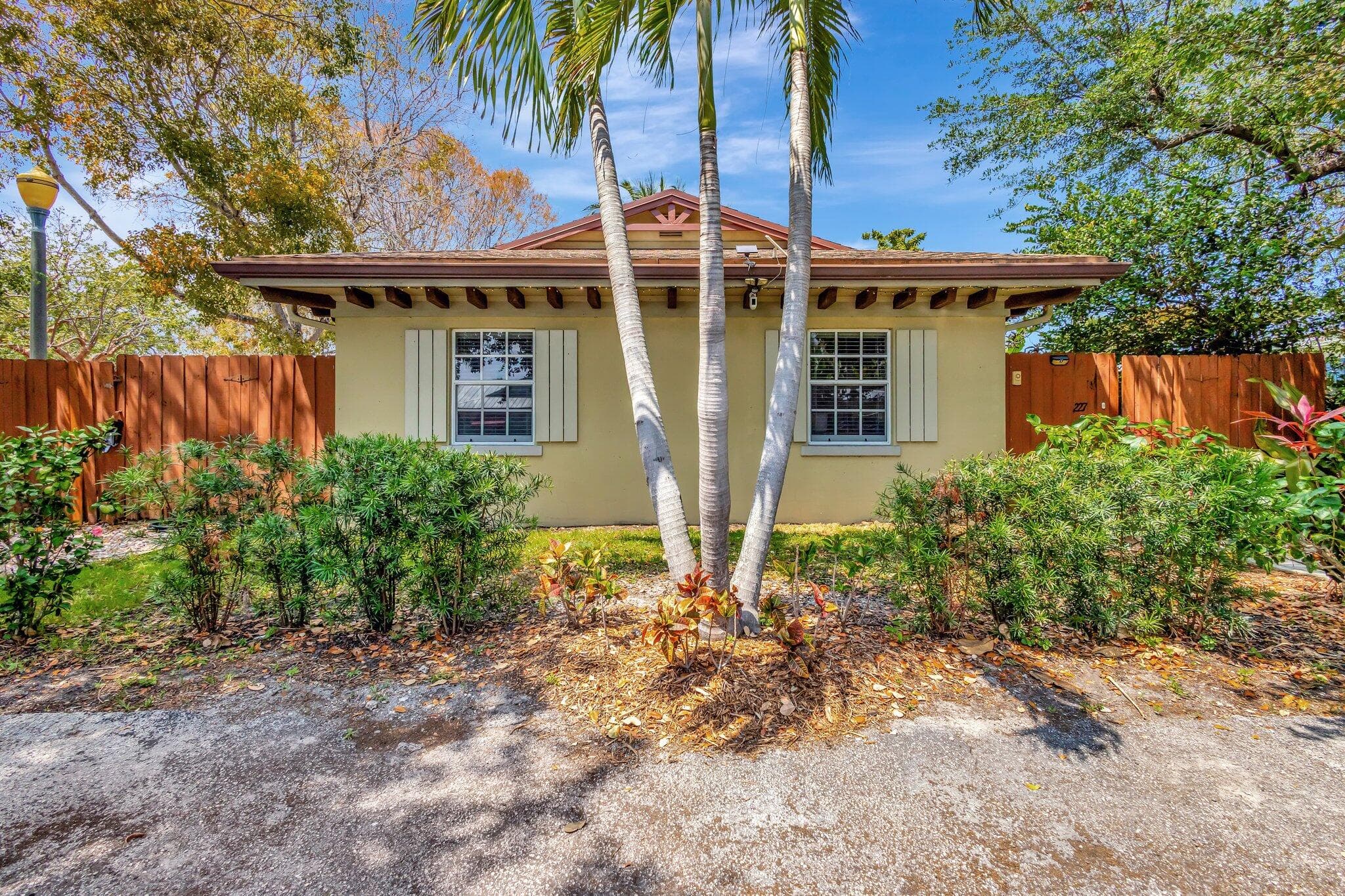 227 NE 12th Street 2, Delray Beach, FL 33444 — photo 2 of 24