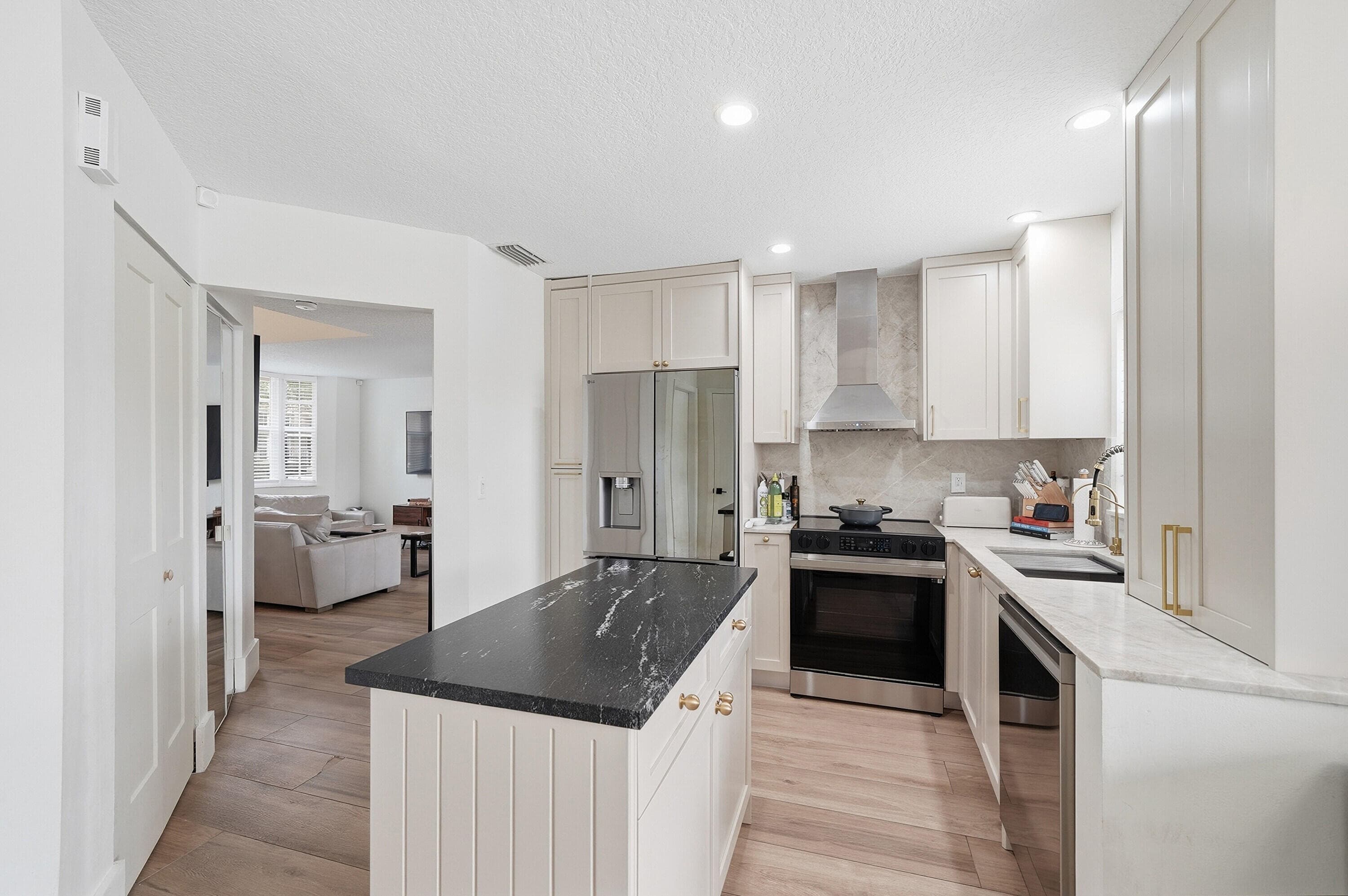 10690 NW 12th Drive, Plantation, FL 33322 — photo 14 of 58
