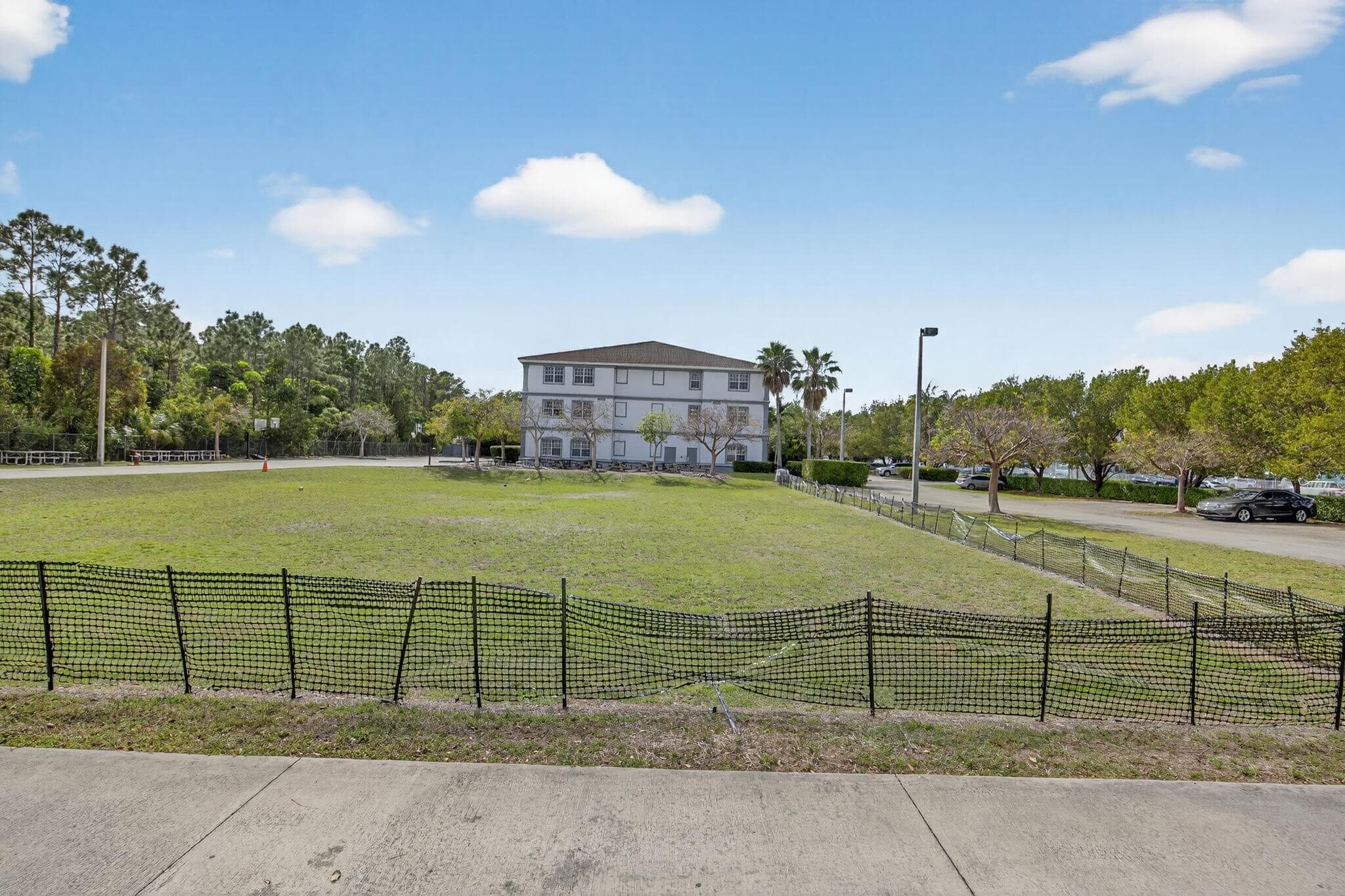 713 W Palm Drive, Florida City, FL — photo 8 of 39