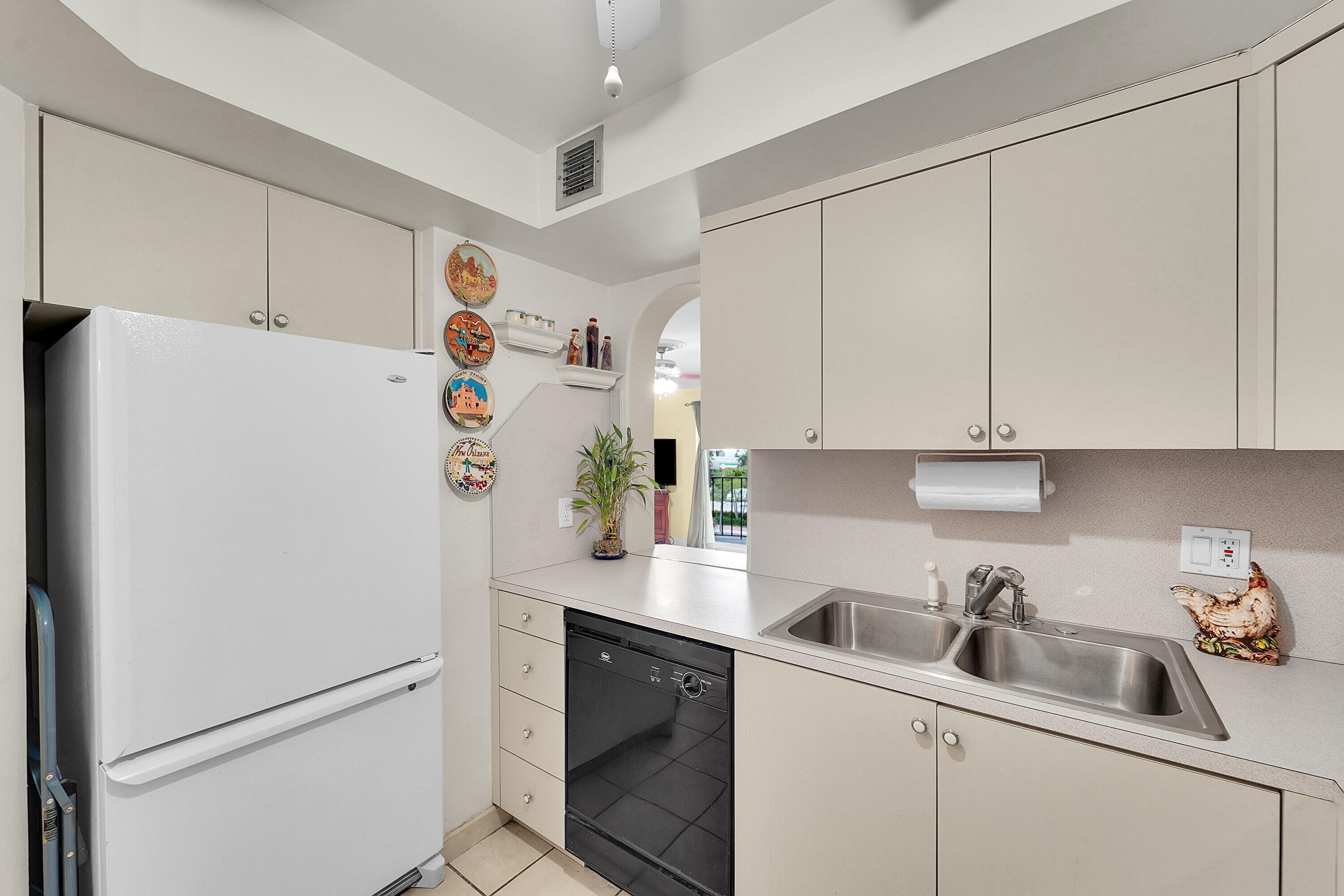 3909 N Ocean Boulevard 301, Fort Lauderdale, FL 33308 — photo 6 of 31