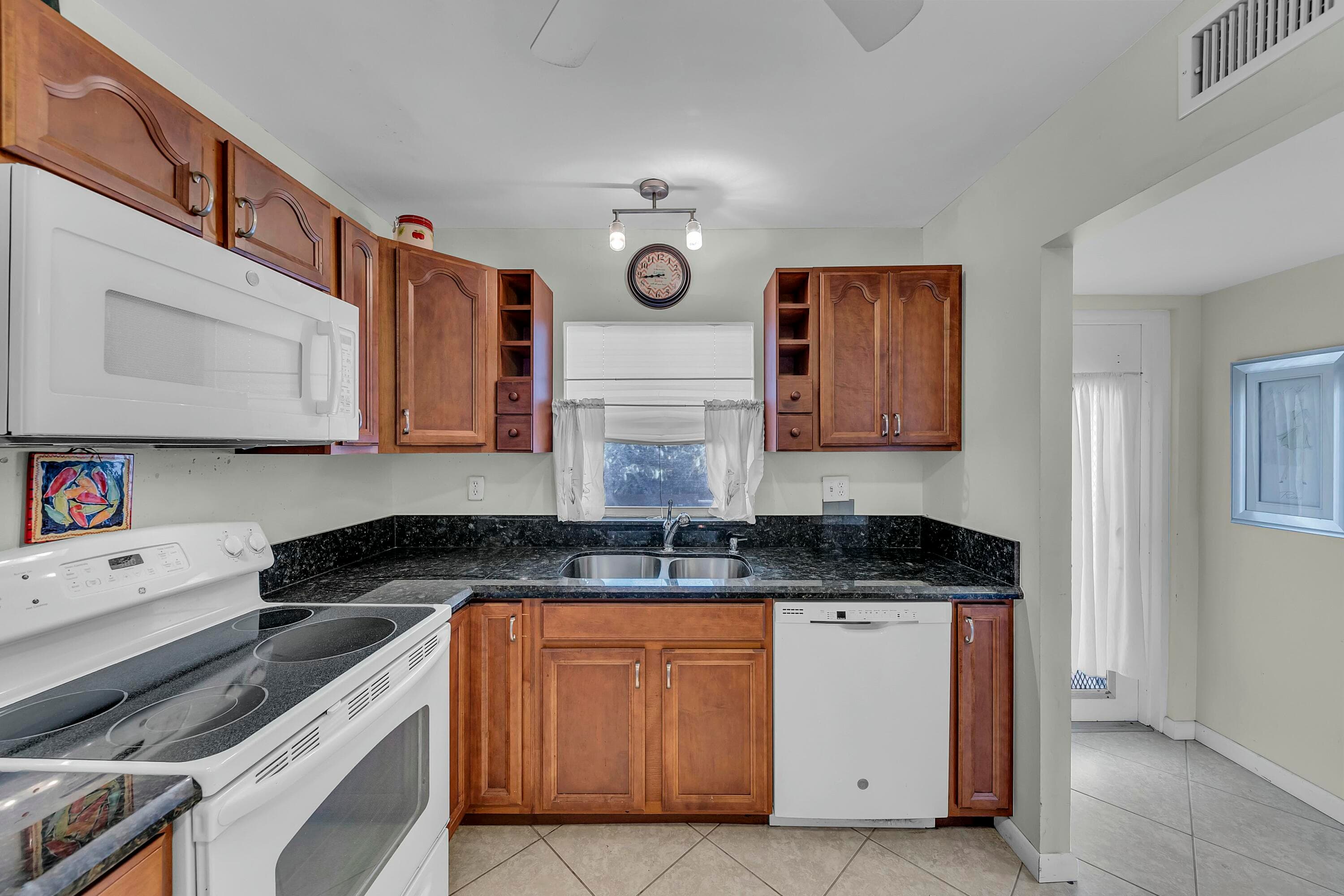 9401 Sunrise Lakes Boulevard 311, Sunrise, FL 33322 — photo 16 of 44