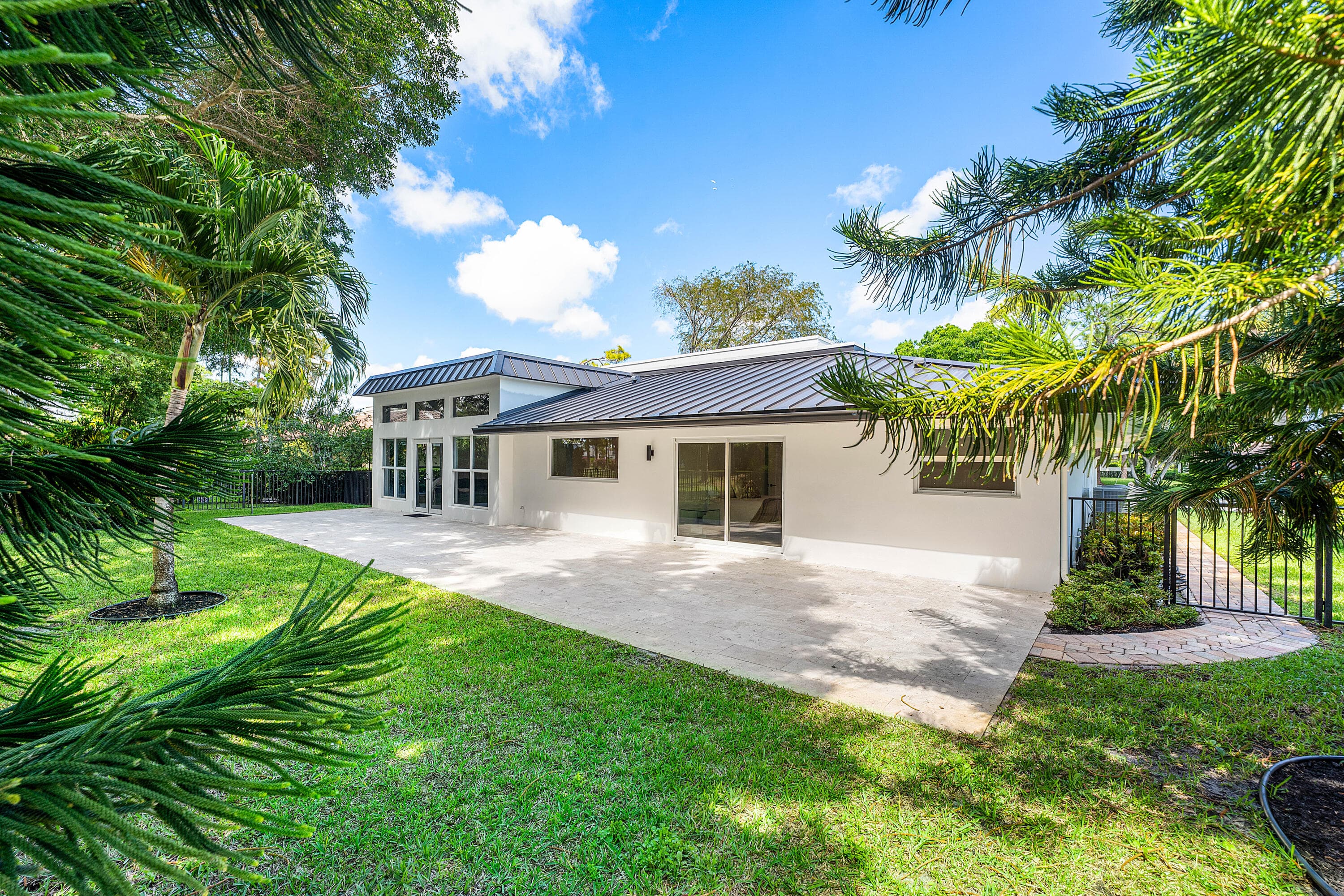 654 W Lakewoode Circle, Delray Beach, FL 33445 — photo 22 of 25