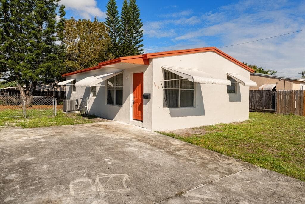 1410 N 69th Avenue, Hollywood, FL 33024 — photo 12 of 16