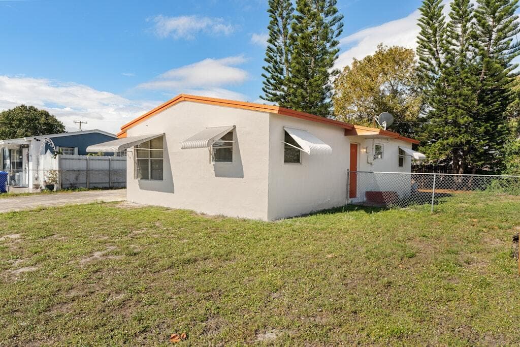 1410 N 69th Avenue, Hollywood, FL 33024 — photo 13 of 16