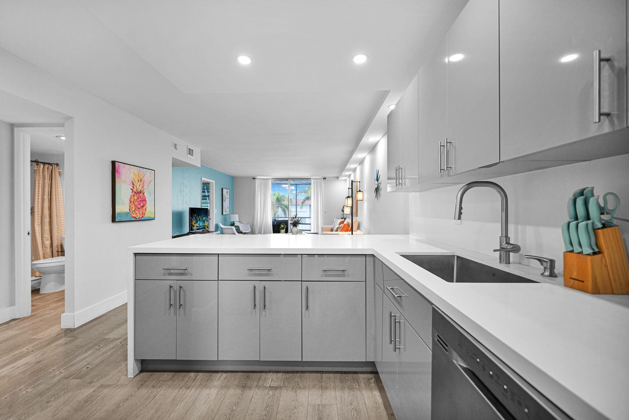 400 SE 10th Street 303, Deerfield Beach, FL 33441 — photo 1 of 34