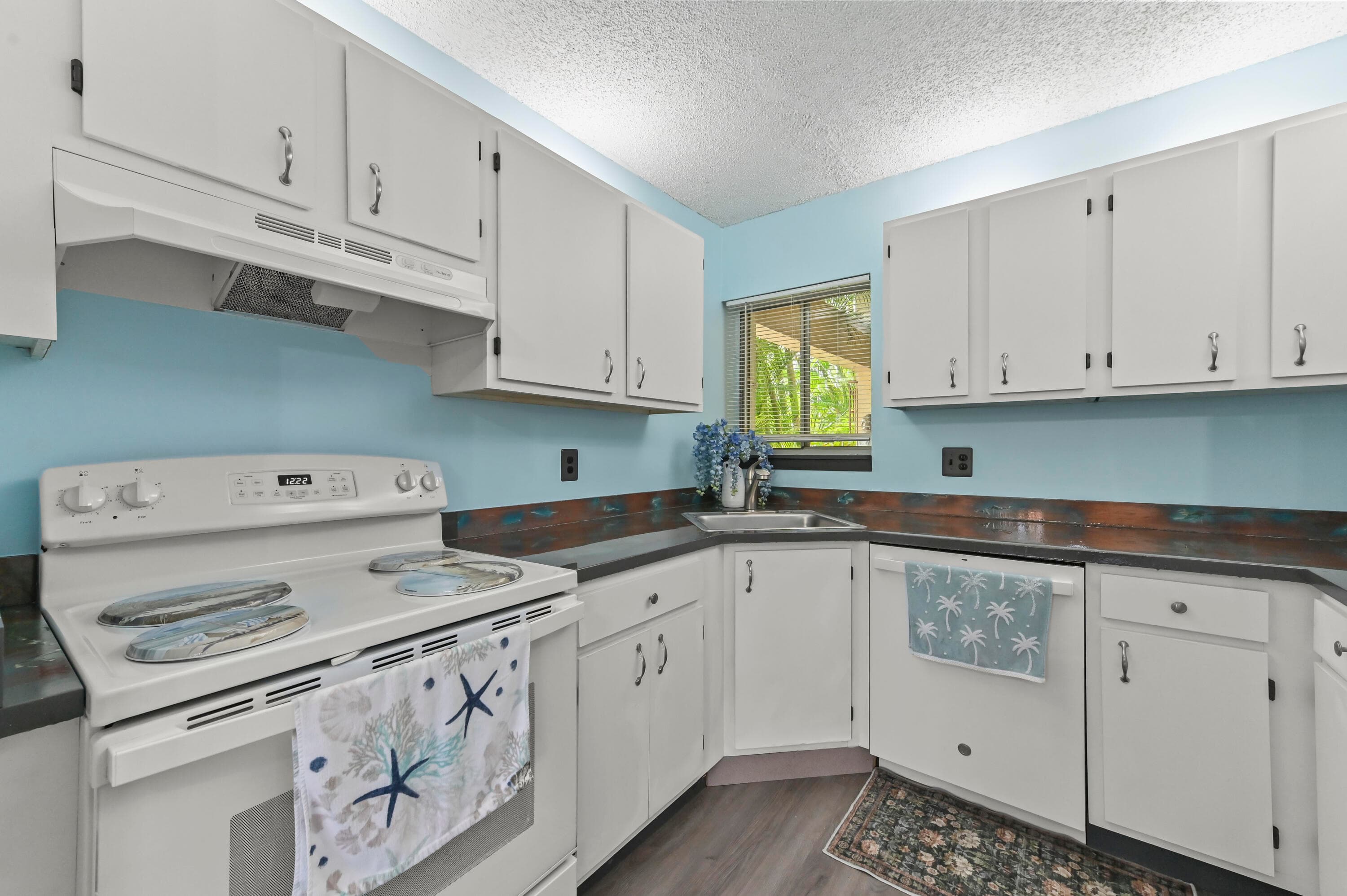 6500 Chasewood Drive A, Jupiter, FL 33458 — photo 8 of 31