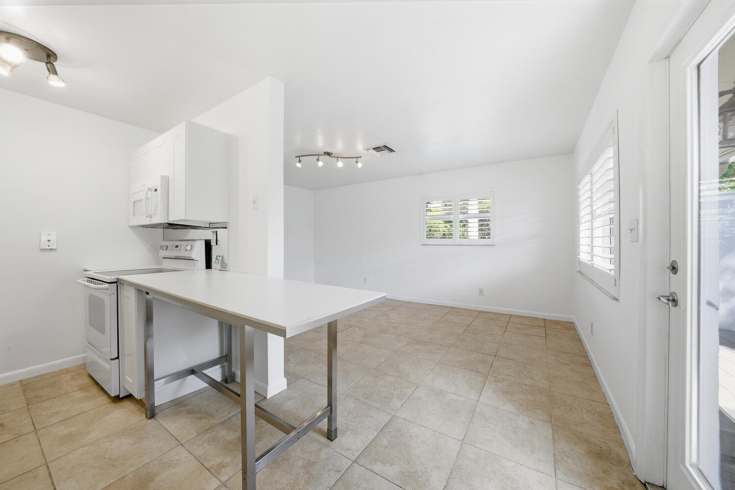 1200 NE 17th Court 1, Fort Lauderdale, FL 33305 — photo 6 of 35