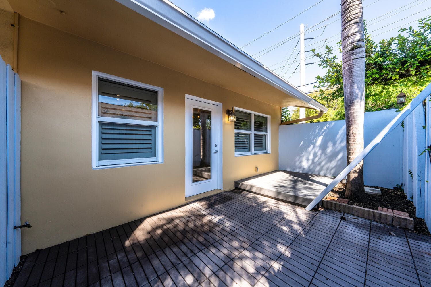 1200 NE 17th Court 1, Fort Lauderdale, FL 33305 — photo 3 of 35