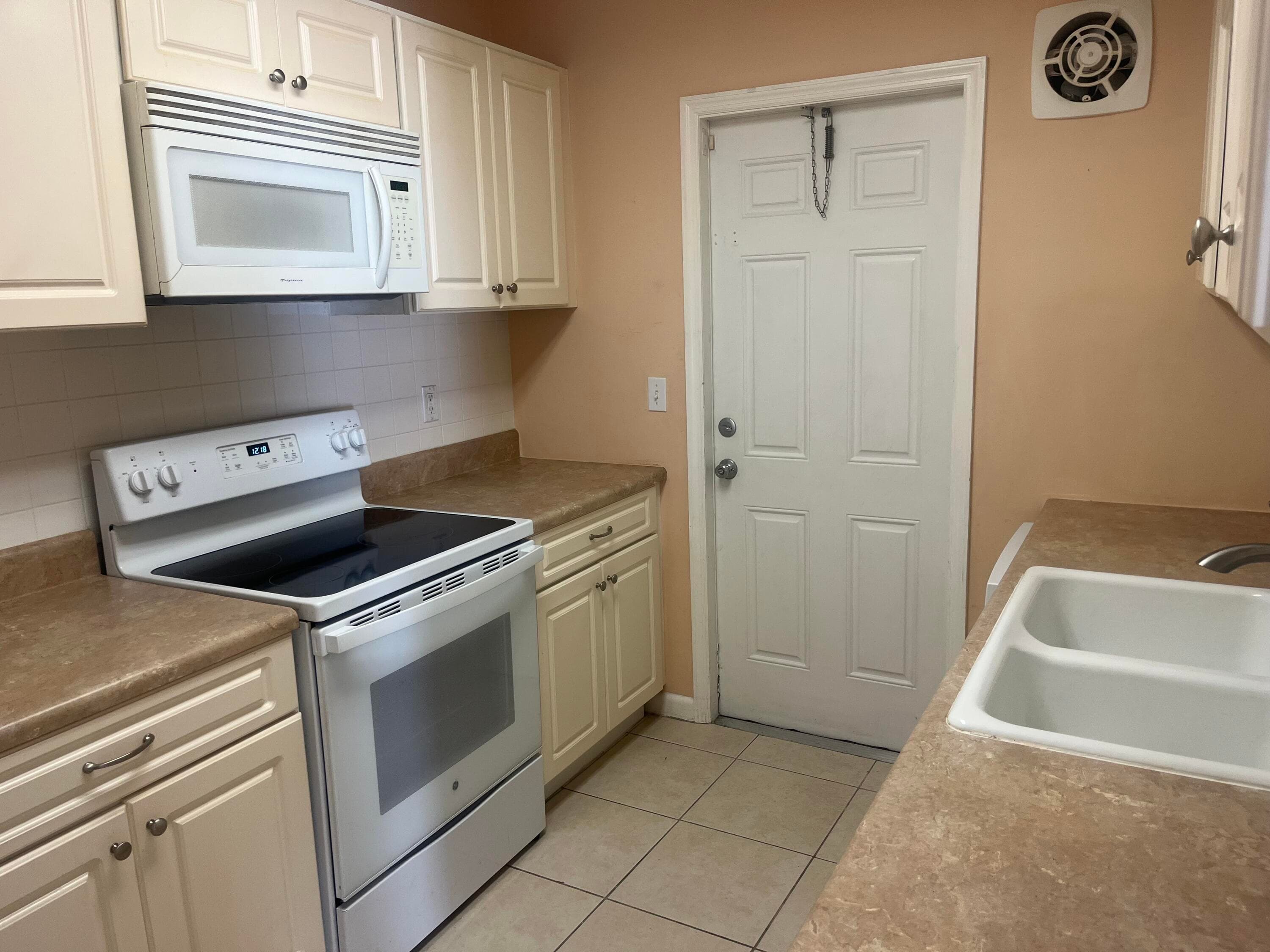 327 S Ocean Breeze Drive 1, Lake Worth Beach, FL 33460 — photo 10 of 23