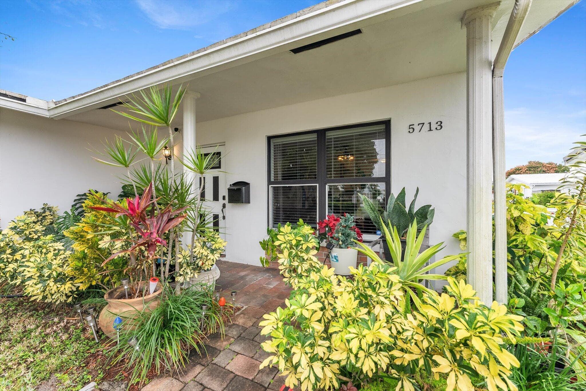 5713 NW 84th Terrace, Tamarac, FL 33321 — photo 4 of 28