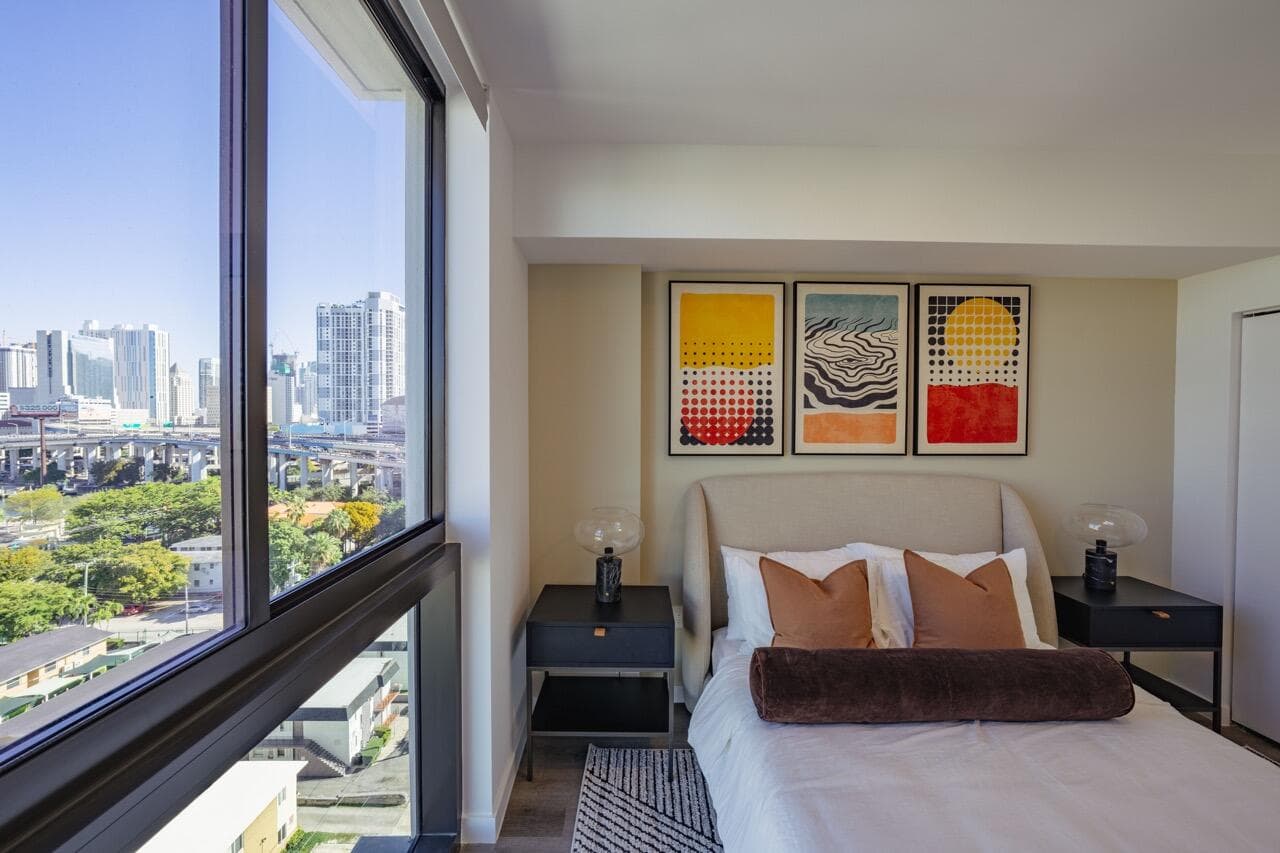 450 SW 5th Street 401, Miami, FL 33130 — photo 14 of 32