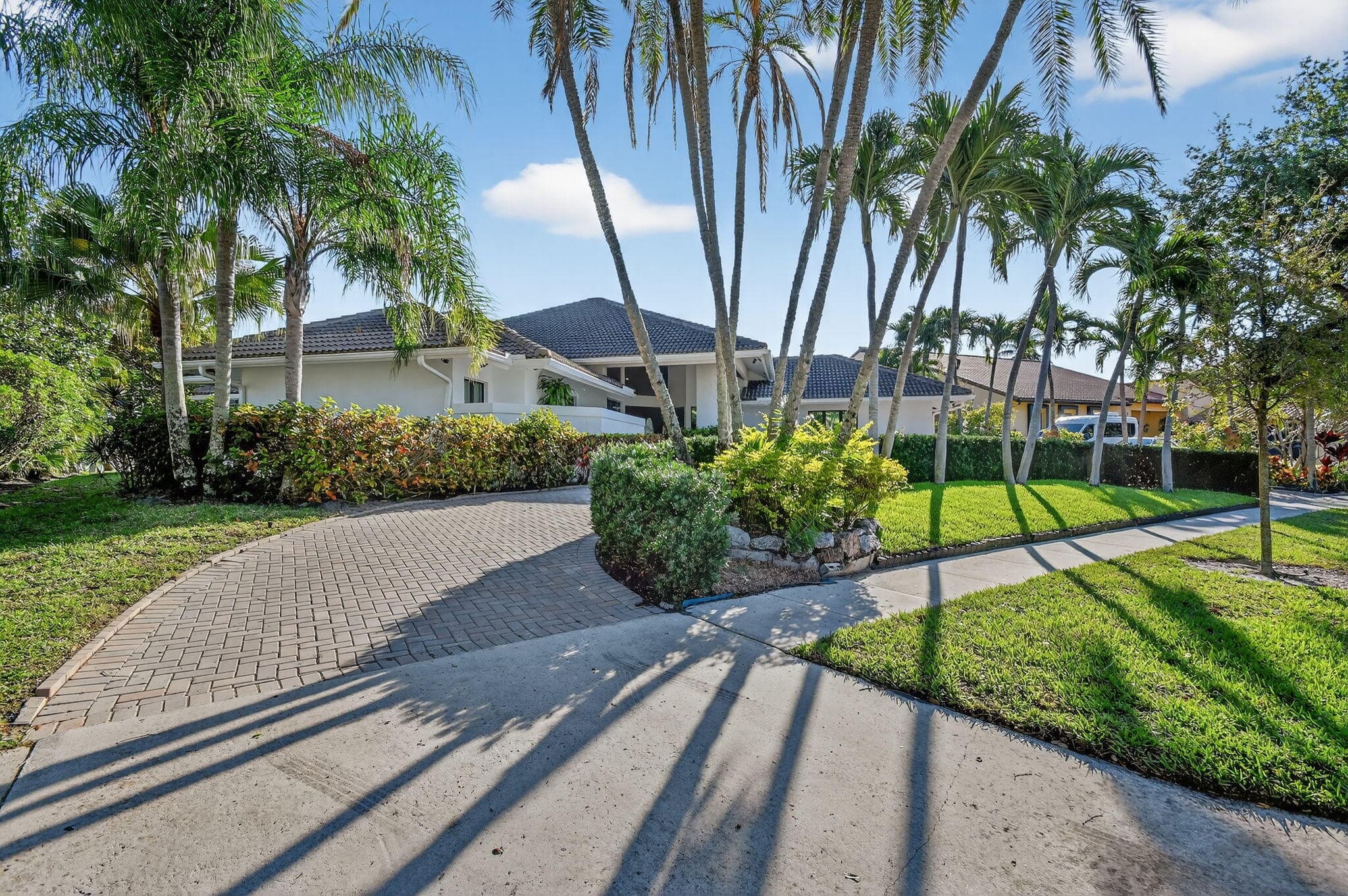 2410 Embassy Drive, West Palm Beach, FL 33401 — photo 2 of 42