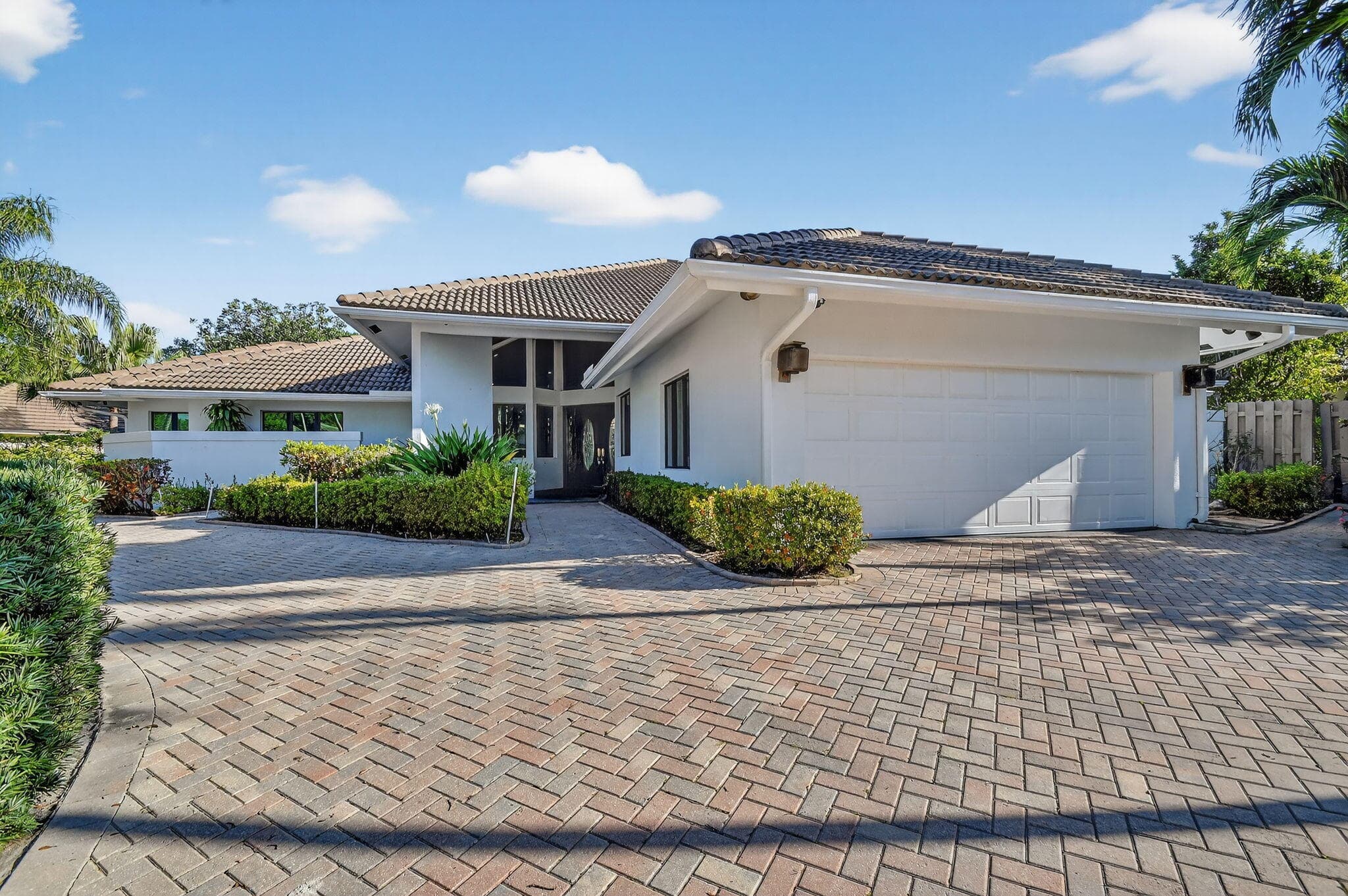 2410 Embassy Drive, West Palm Beach, FL 33401 — photo 3 of 42