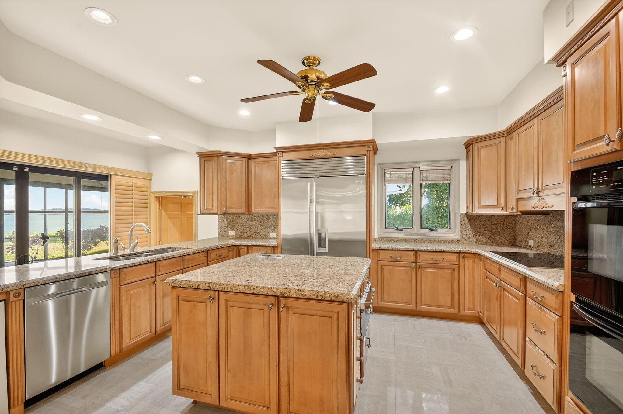2410 Embassy Drive, West Palm Beach, FL 33401 — photo 9 of 42