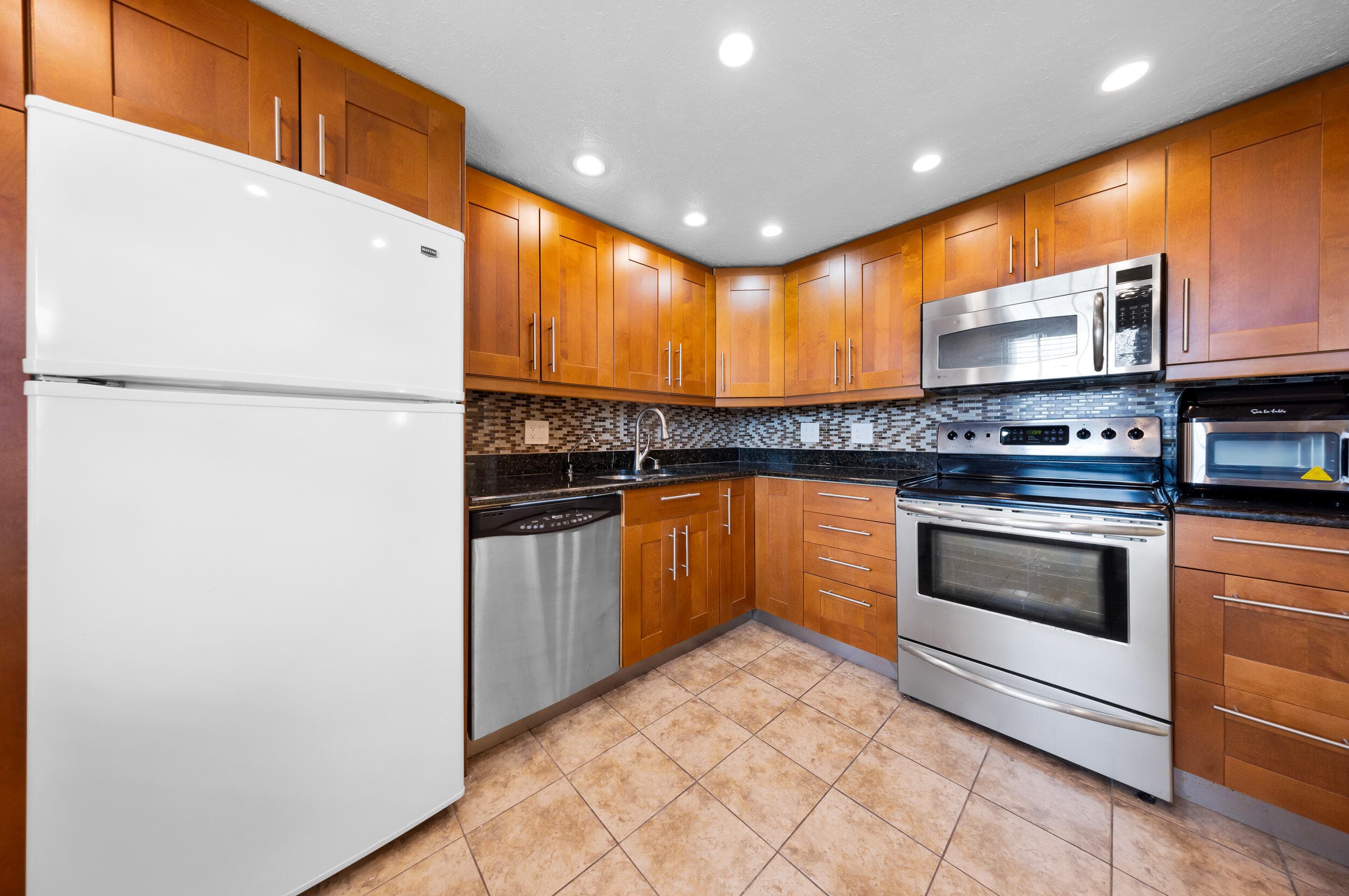 575 Oaks Lane 1009, Pompano Beach, FL 33069 — photo 3 of 29