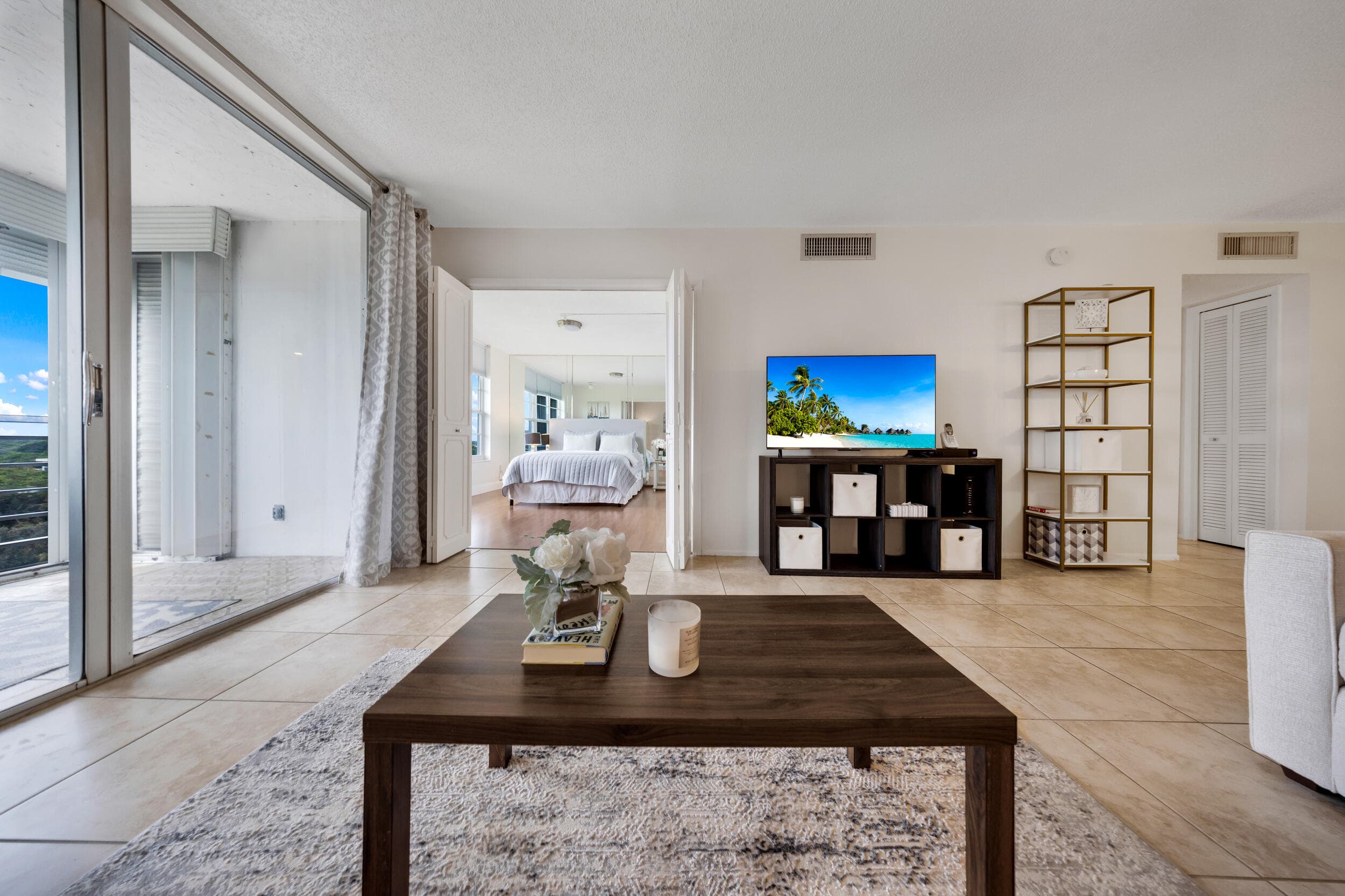 575 Oaks Lane 1009, Pompano Beach, FL 33069 — photo 8 of 29