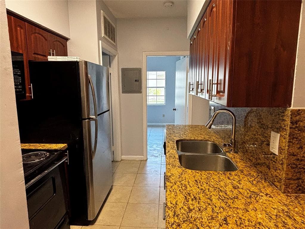 18340 NW 68th Avenue F, Hialeah, FL 33015 — photo 10 of 15