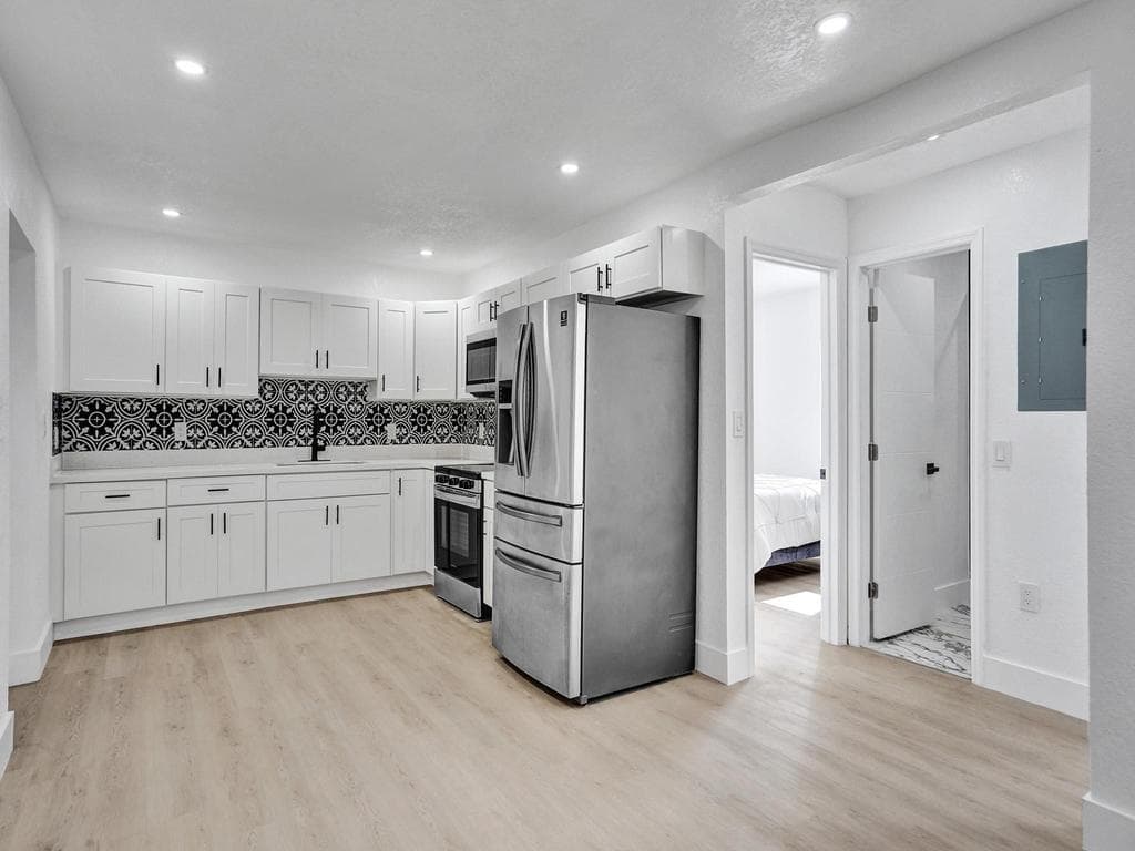 3661 NE 8th Avenue, Oakland Park, FL 33334 — photo 4 of 30