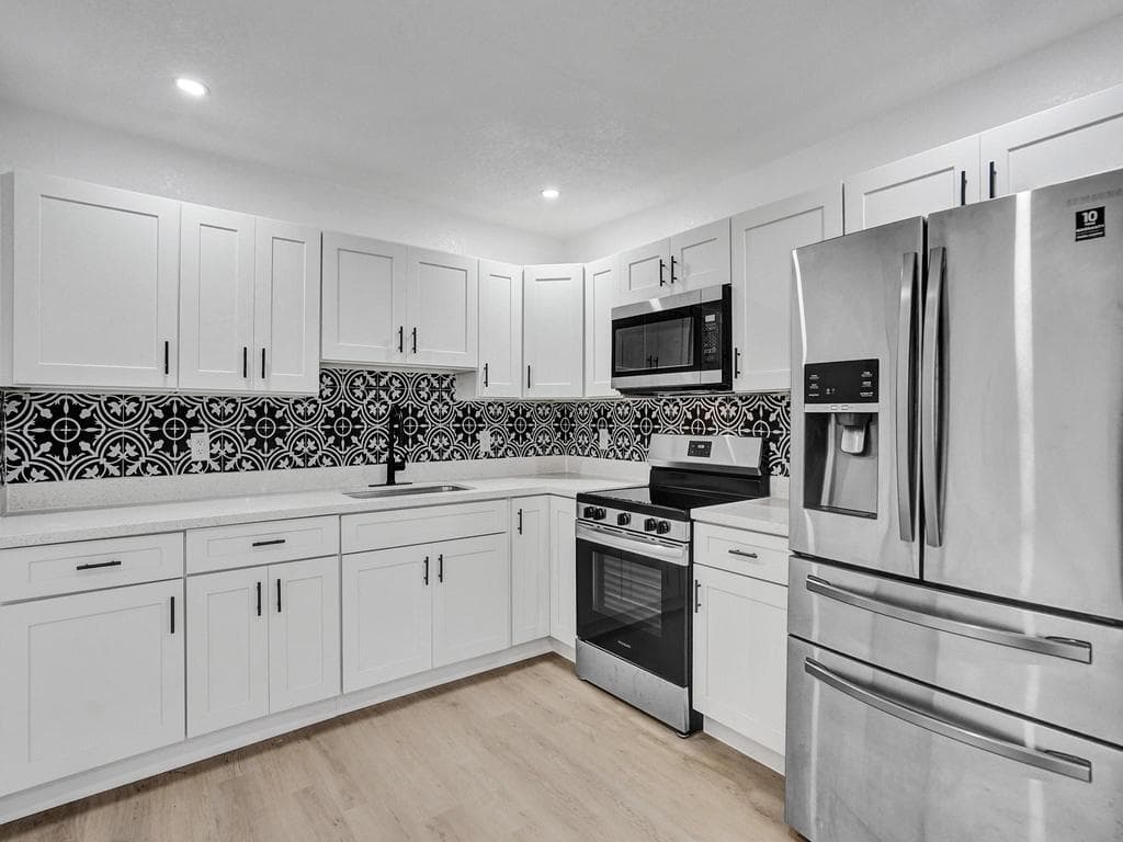 3661 NE 8th Avenue, Oakland Park, FL 33334 — photo 5 of 30