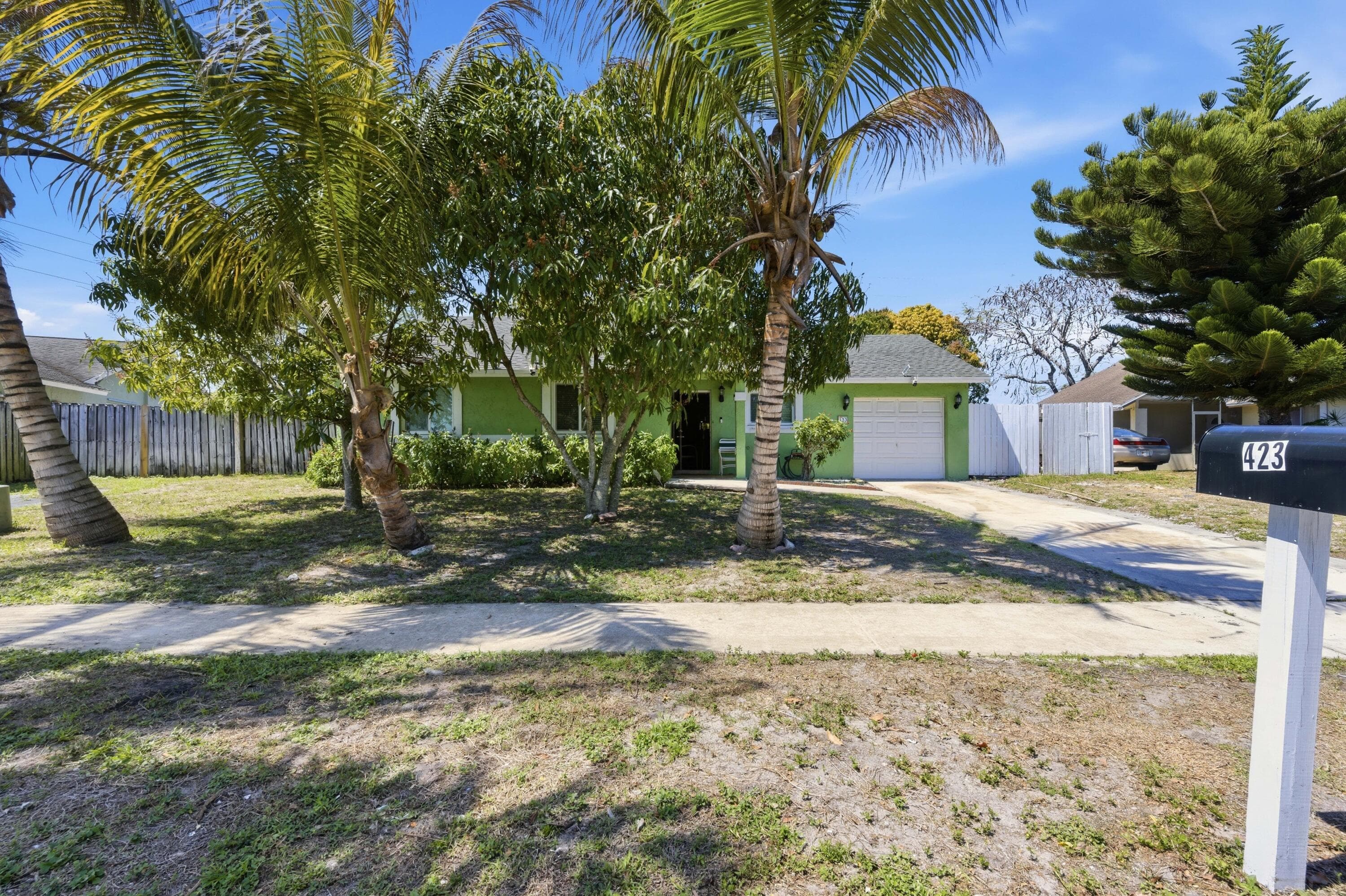 423 Foresta Terrace, West Palm Beach, FL 33415 — photo 2 of 13