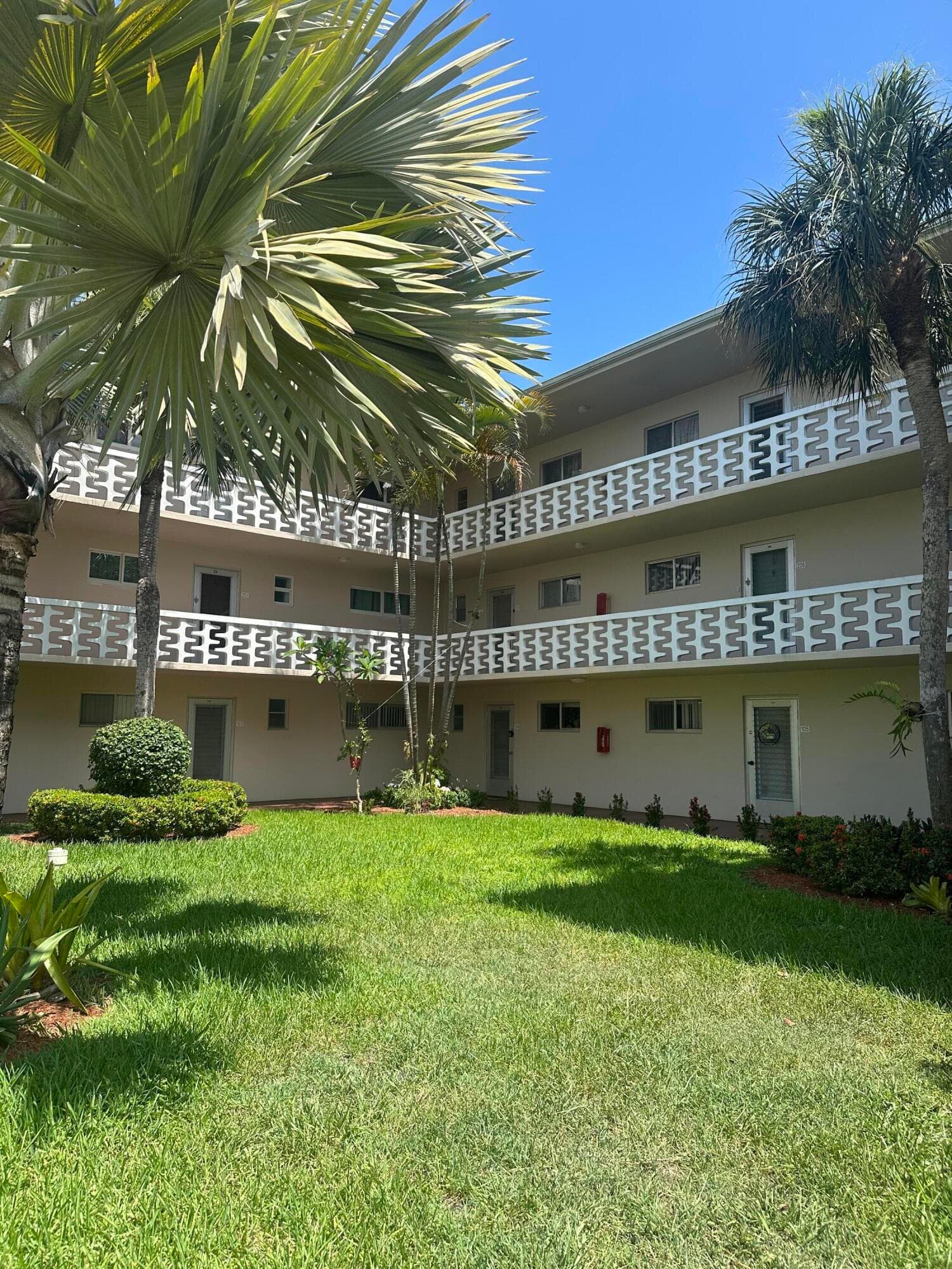 2812 S Garden Dr S 304, Lake Worth, FL 33461 — photo 1 of 28