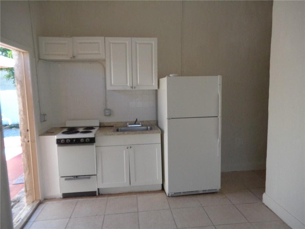 2204 Atlanta Street 3, Hollywood, FL 33020 — photo 1 of 6