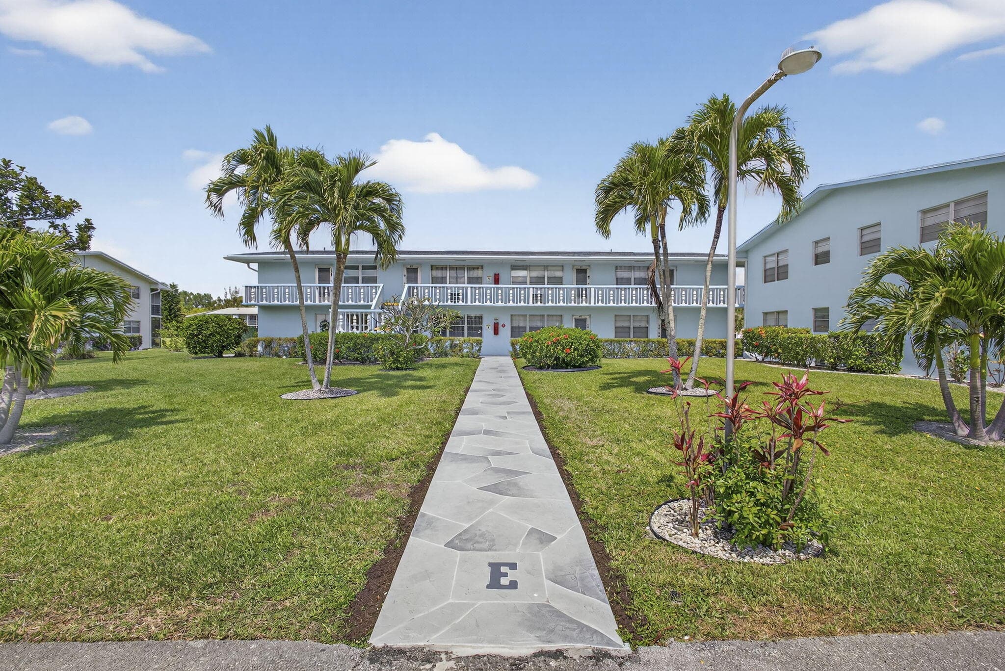 106 Camden E, West Palm Beach, FL 33417 — photo 2 of 54