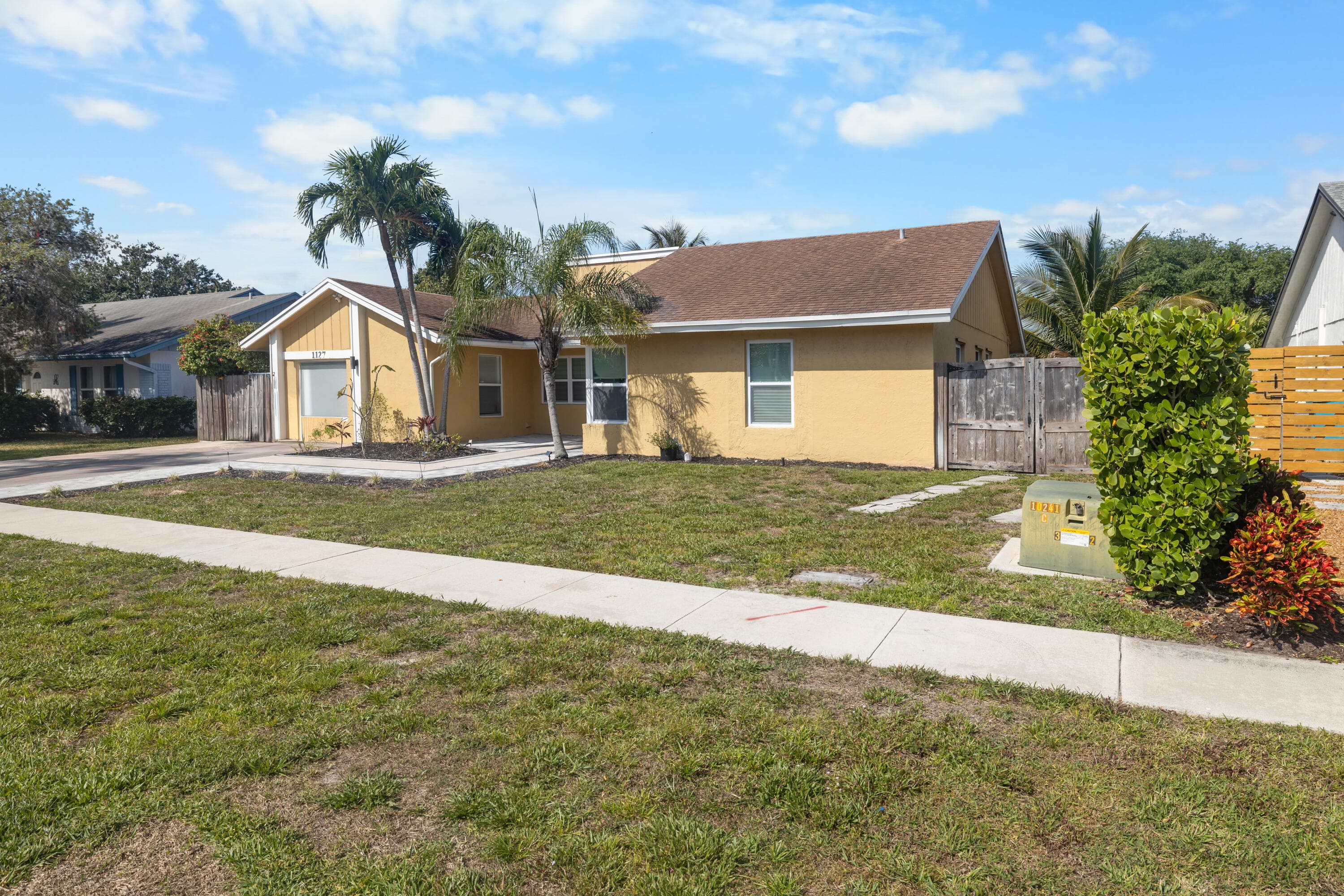 1127 NW 9th Street, Boynton Beach, FL 33426 — photo 2 of 32