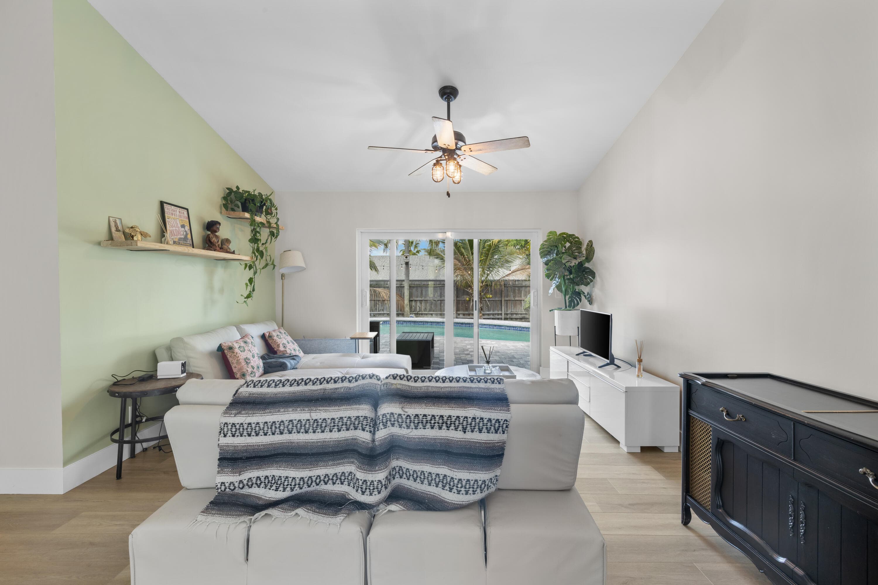 1127 NW 9th Street, Boynton Beach, FL 33426 — photo 9 of 32