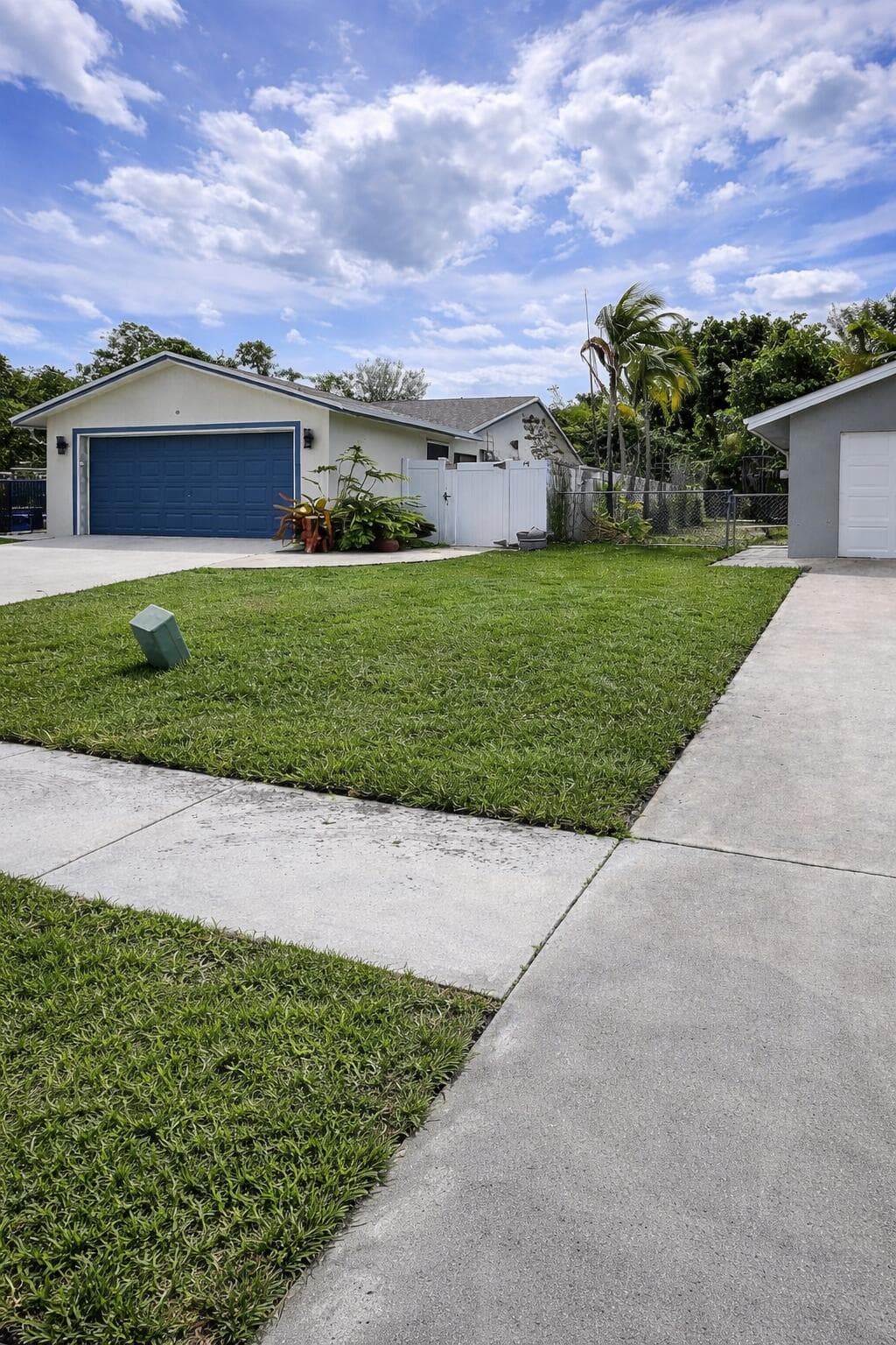 129 Bilbao Street, Royal Palm Beach, FL 33411 — photo 7 of 30